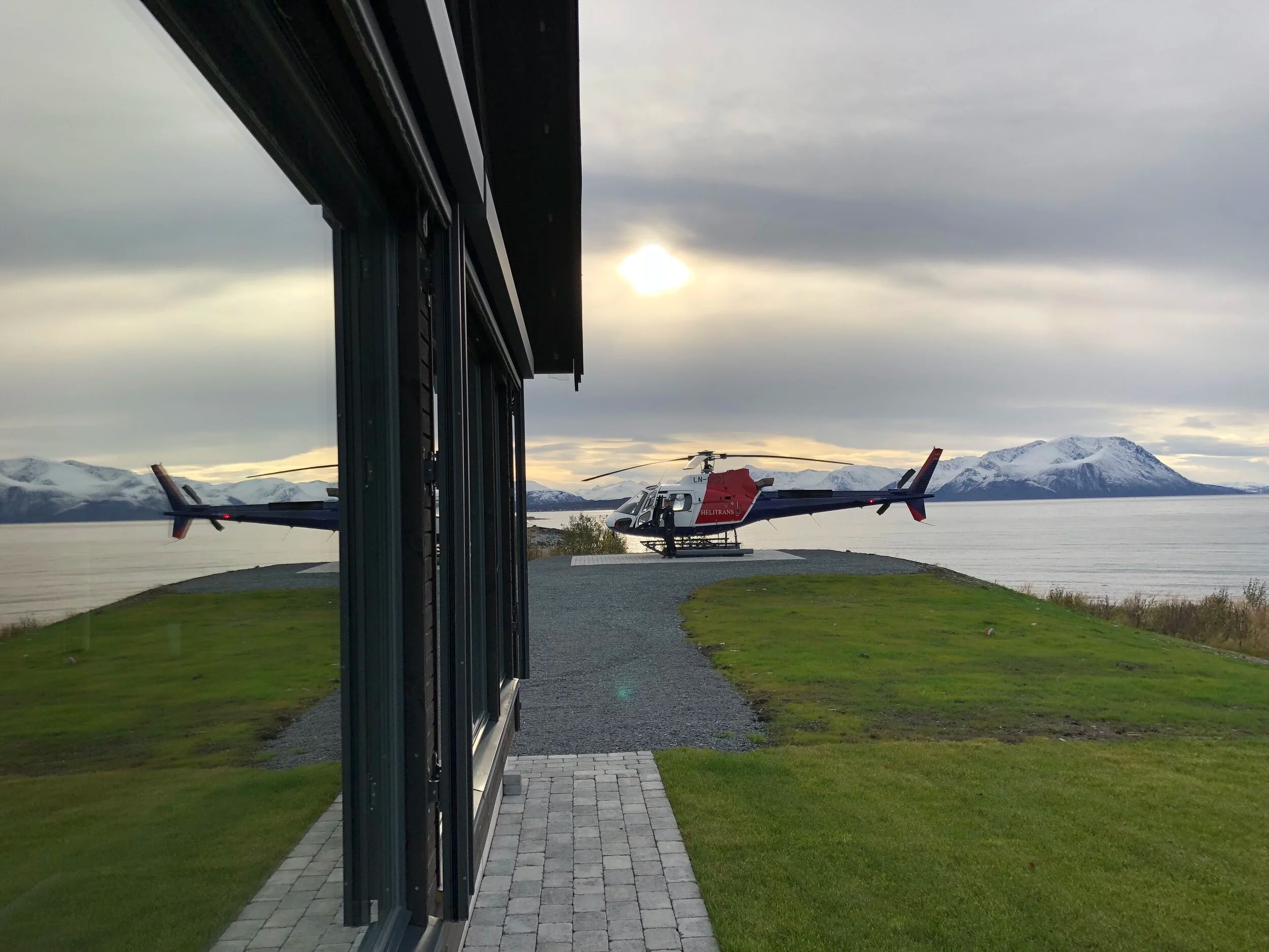 lyngen-experience-norwegen-familienluxusreise-thefamilyproject-helicopter