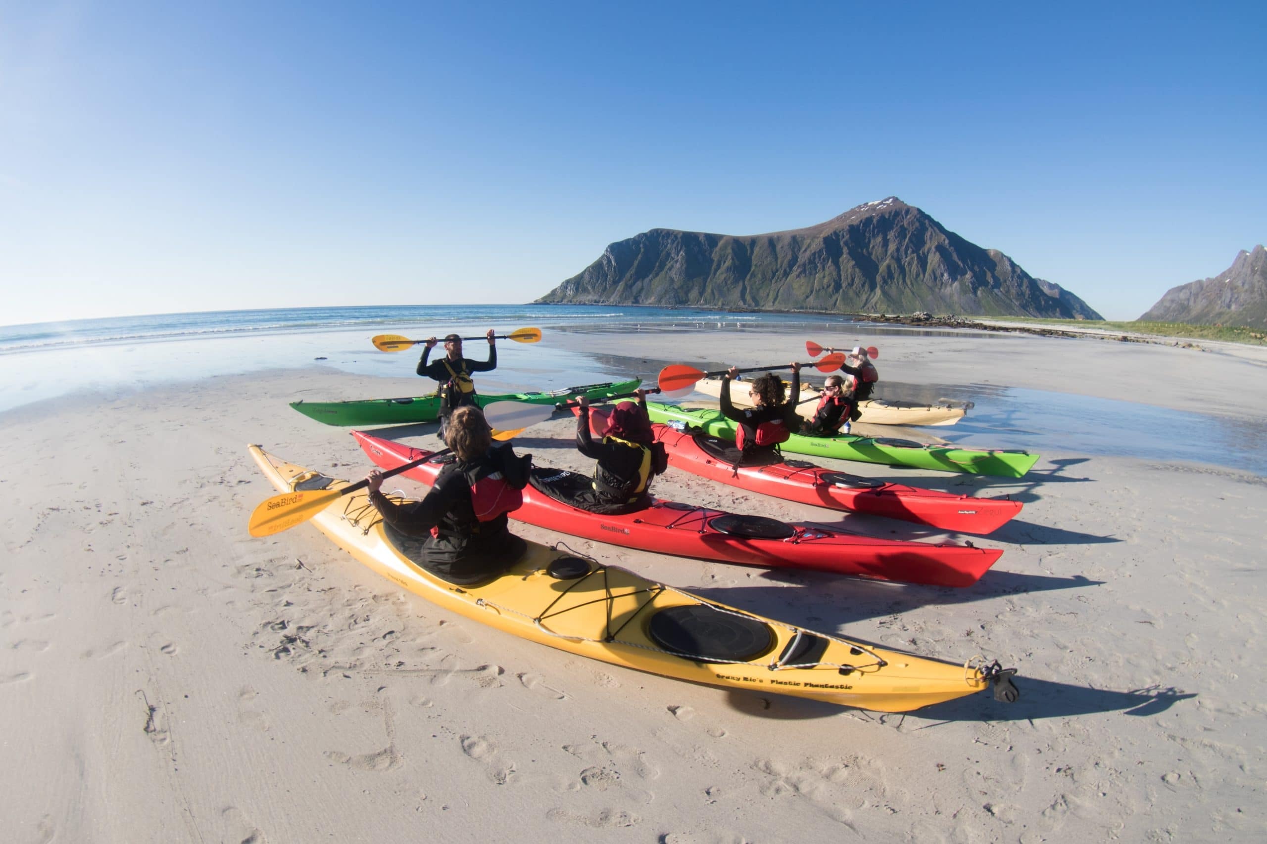 nusfjord-norwegen-familienluxusreisen-thefamilyproject-aktivitaeten-kanufahren