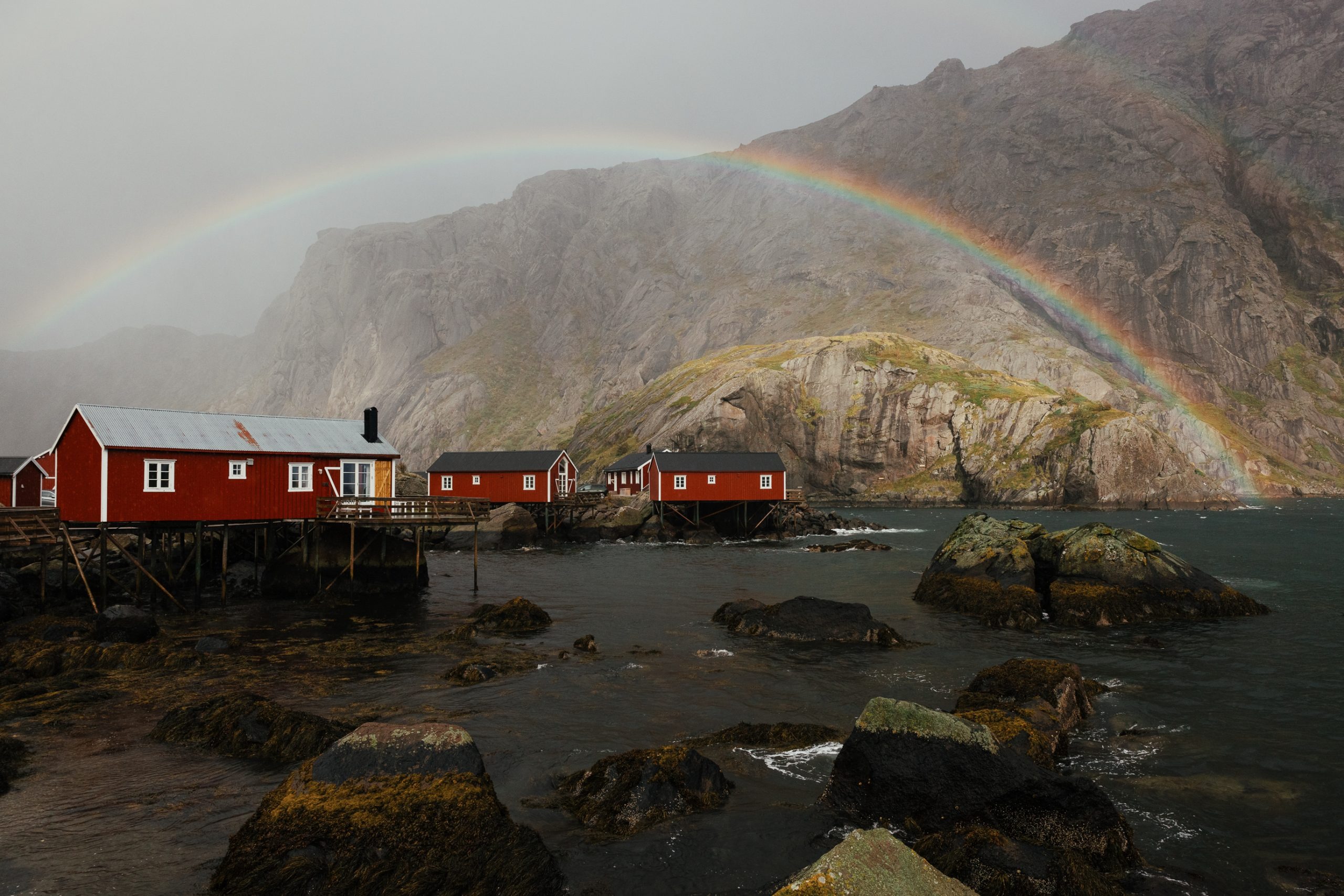 nusfjord-norwegen-familienluxusreisen-thefamilyproject-regenbogen-resort