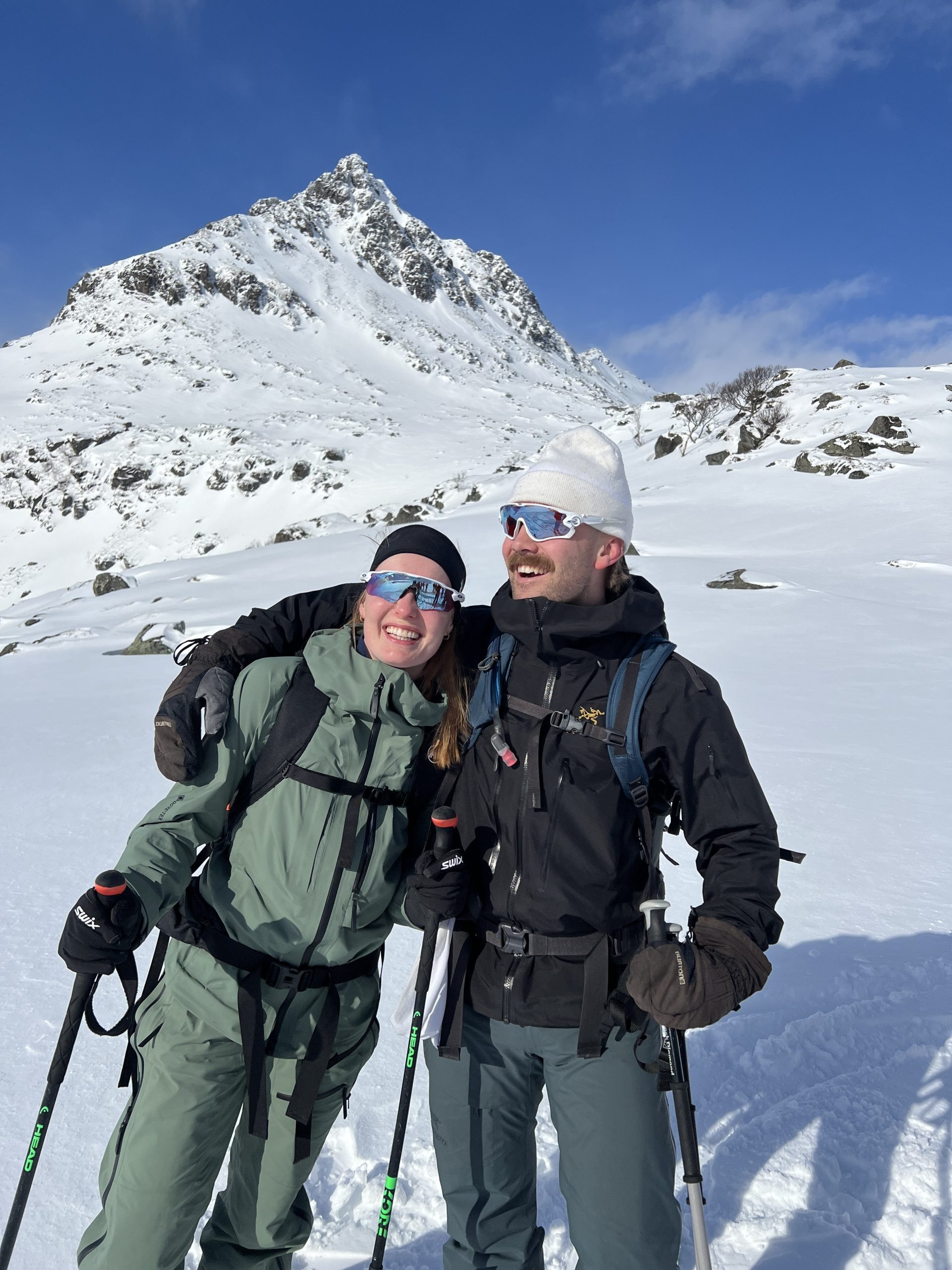 nusfjord-norwegen-familienluxusreisen-thefamilyproject-schneewanderung