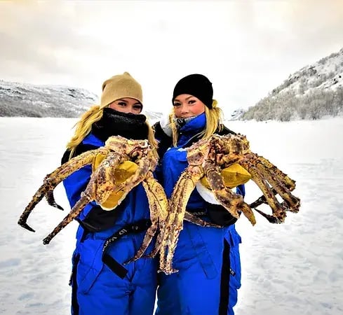 Kirkenes Mädchen fangen Krebse
