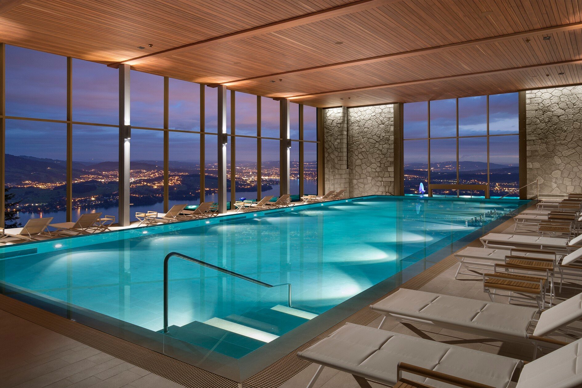 bürgenstock-resort-Lucern-schweiz-familienluxusreisen-pool-indoor-1
