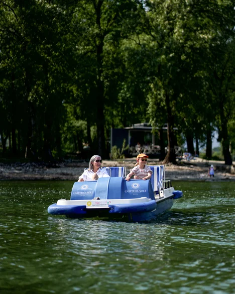 castello-del-sole-schweiz-familienluxusreisen-bootfahren