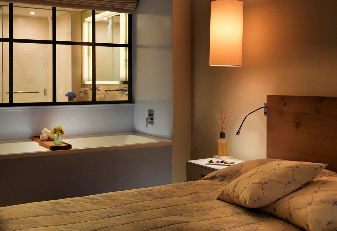 giardino-asconia-schweiz-familienluxusreisen-schlafzimmer-badewanne