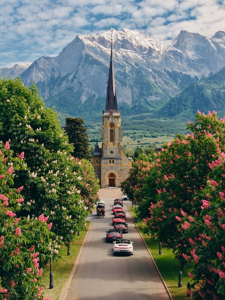 grand-resort-bad-ragaz-schweiz-familienluxusreisen-thefamilyproject-kirche