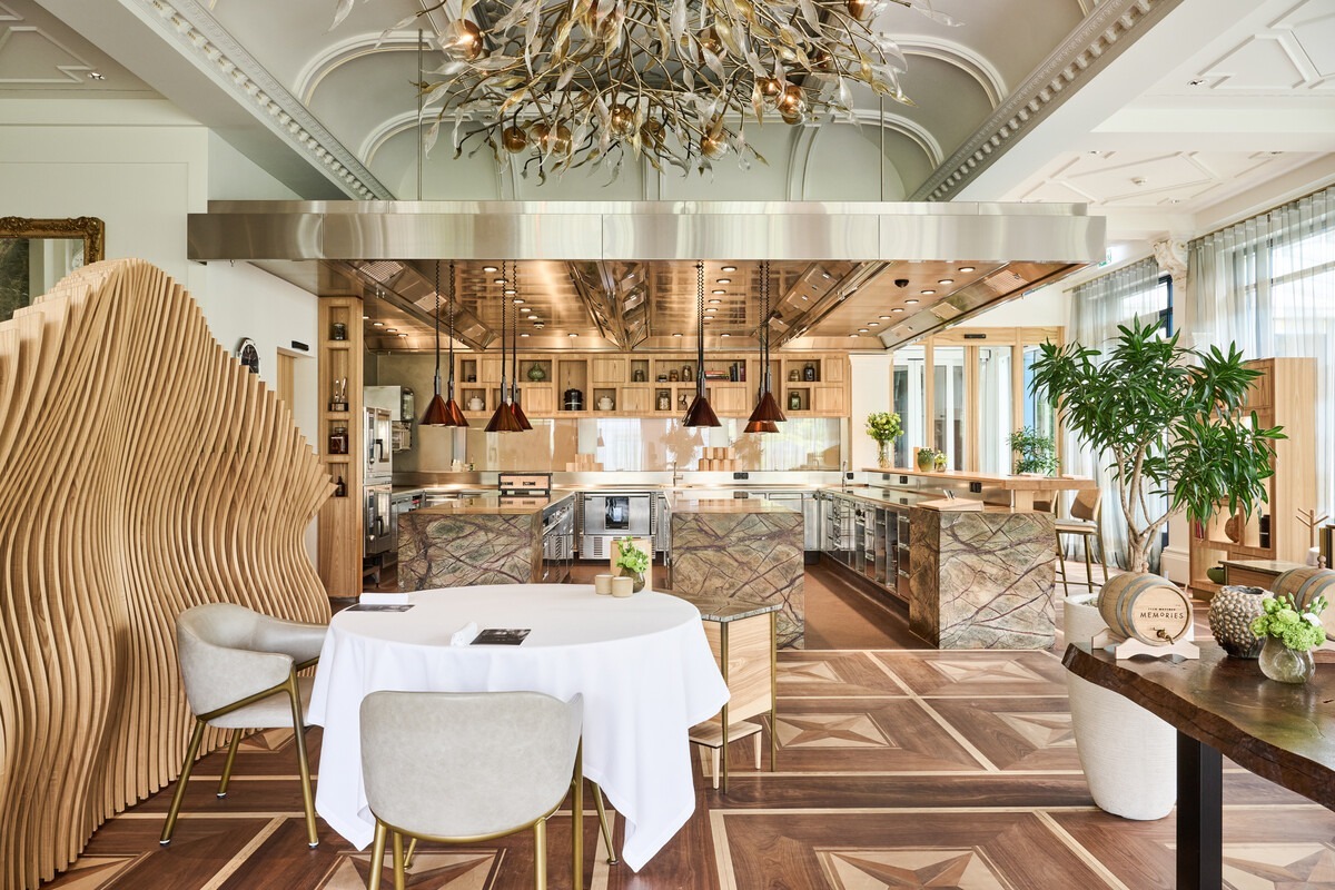 grand-resort-bad-ragaz-schweiz-familienluxusreisen-thefamilyproject-restaurant