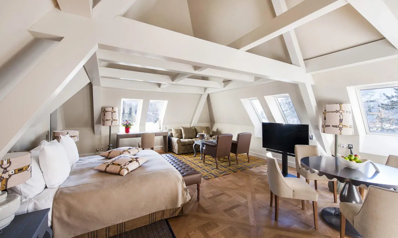 le-grand-bellevue-gstaad-schweiz-suite-etoile-luxus-reisen-kinder-familie-the-family-project