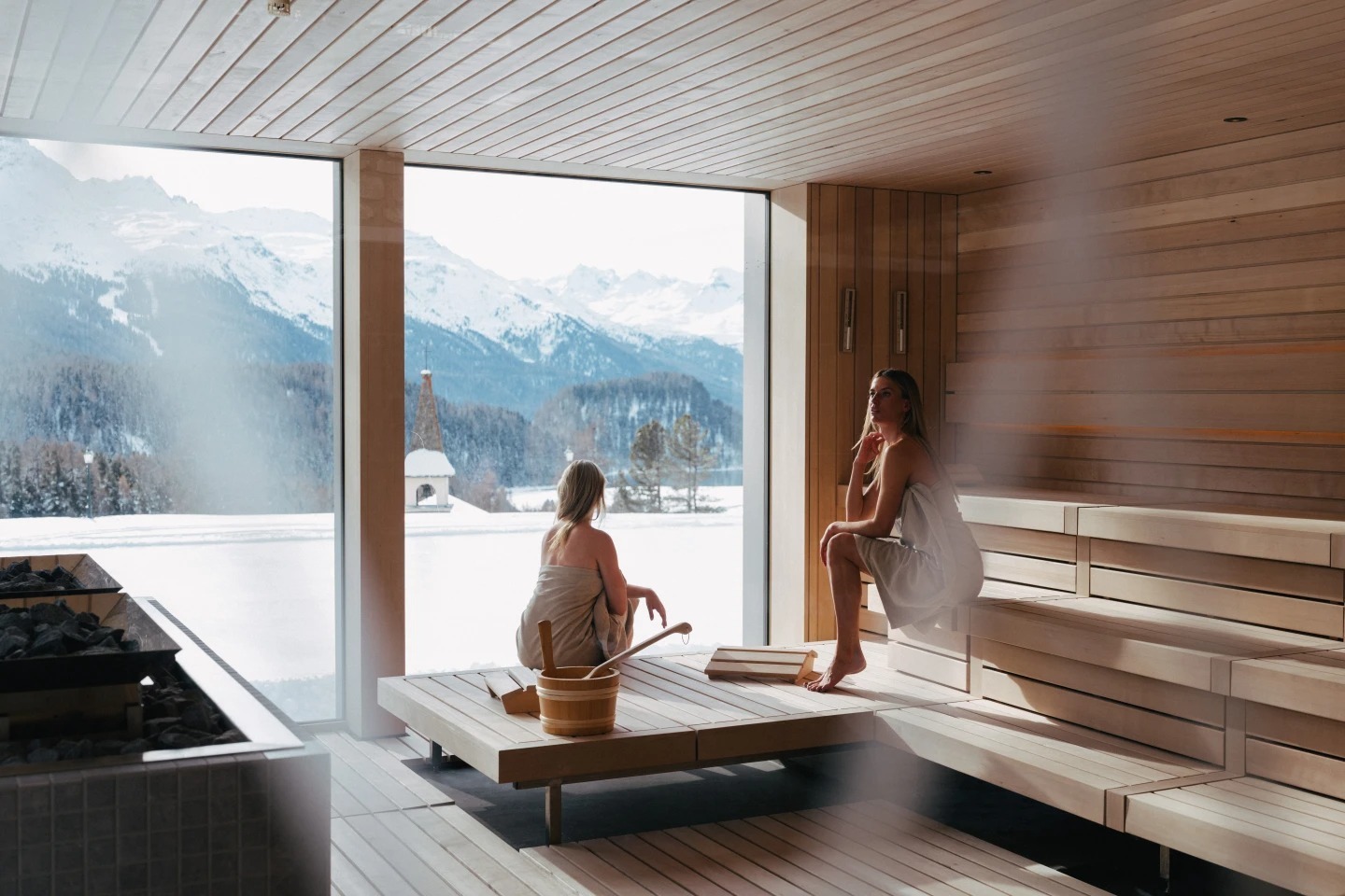 suvretta-house-schweiz-familienluxusreisen-thefamilyproject-sauna