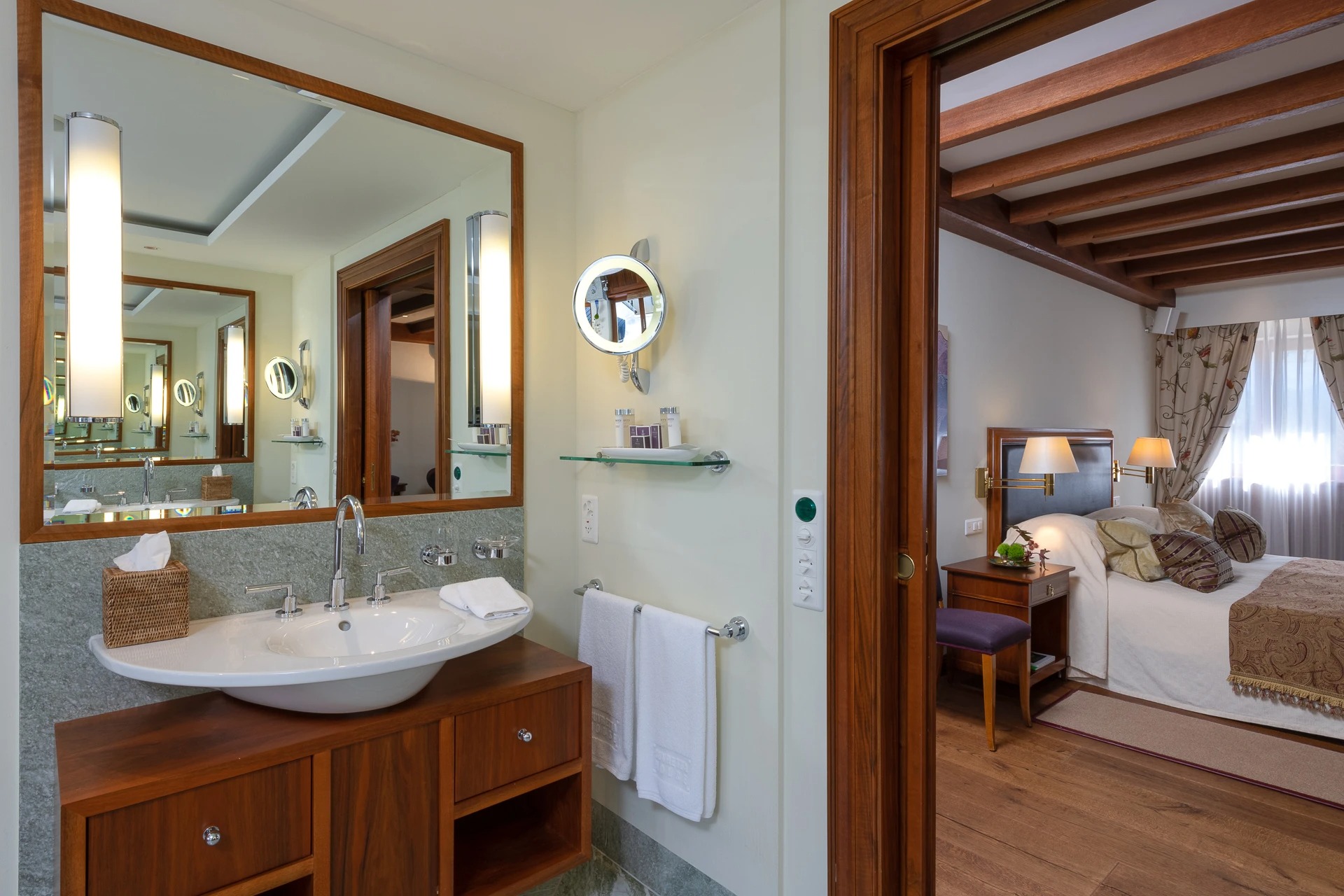 suvretta-house-schweiz-familienluxusreisen-thefamilyproject-suite-badezimmer