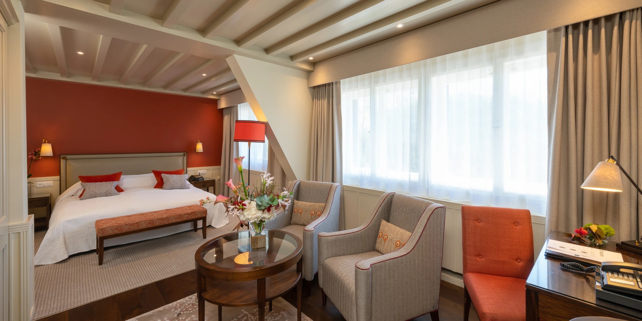 suvretta-house-schweiz-familienluxusreisen-thefamilyproject-suite-schlafbereich
