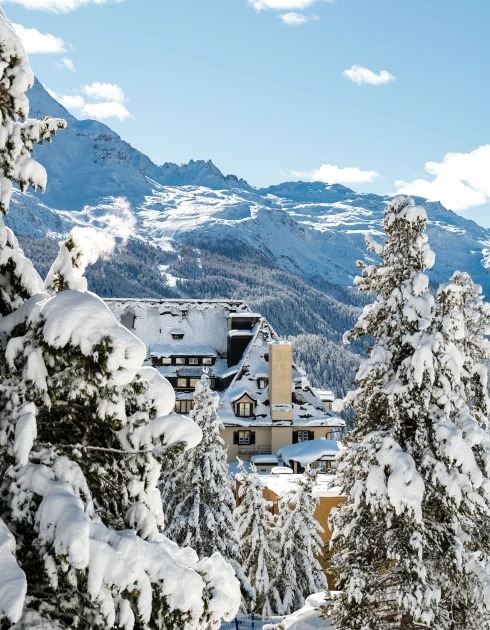 suvretta-house-schweiz-familienluxusreisen-thefamilyproject-winter