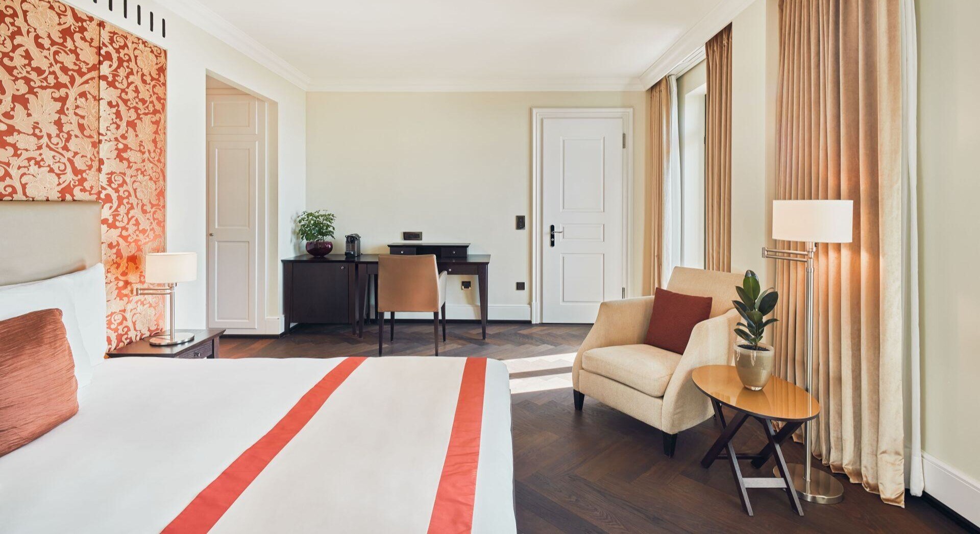 the-dolder-grand-zurich-schweiz-familienluxusreisen-Doppelzimmer-Deluxe_Main-Building