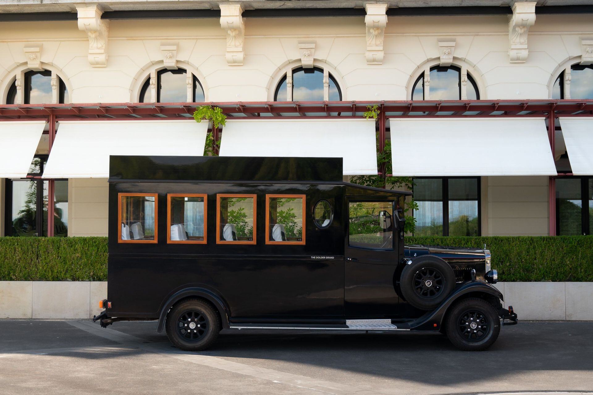 the-dolder-grand-zurich-schweiz-familienluxusreisen-auto