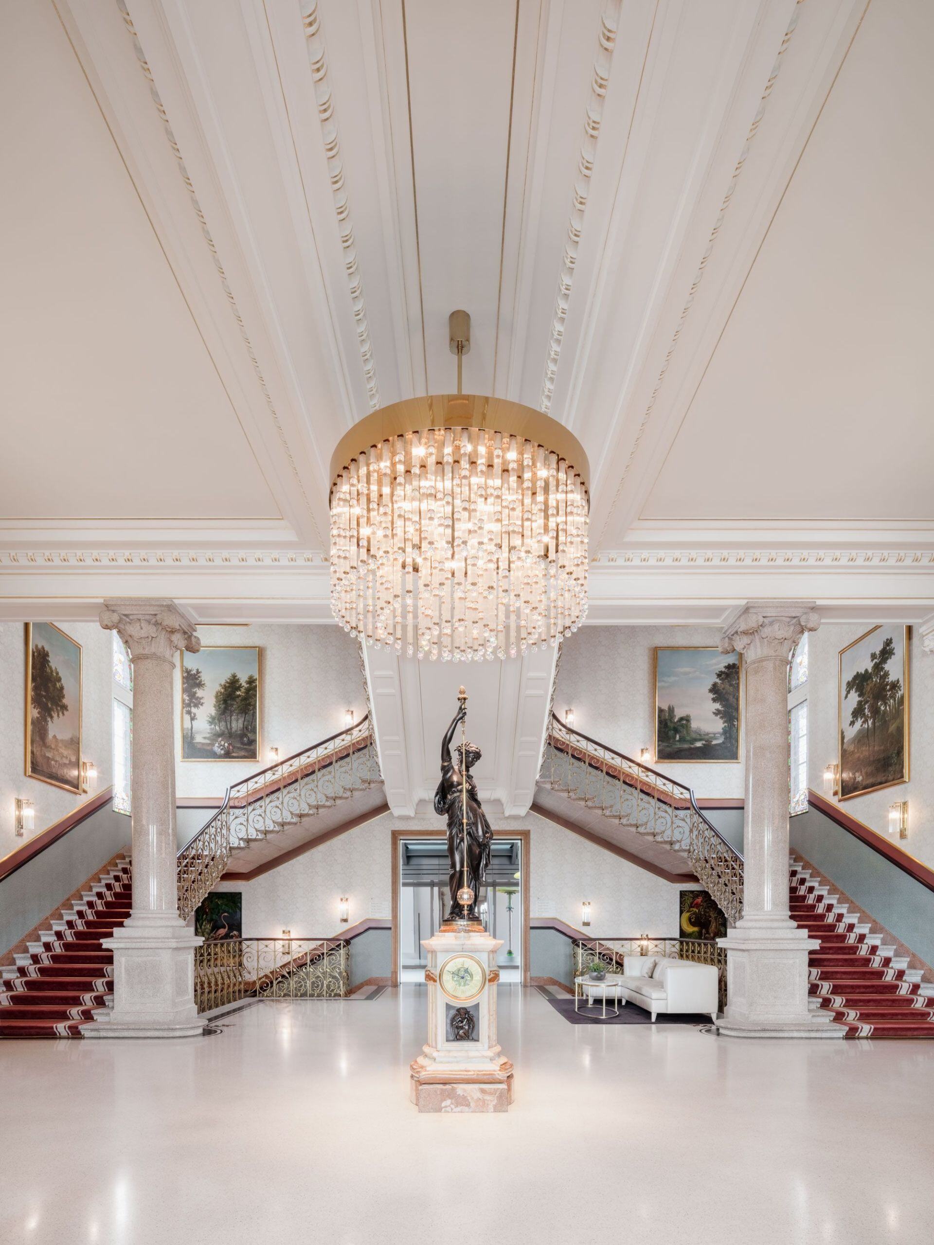 the-dolder-grand-zurich-schweiz-familienluxusreisen-treppe
