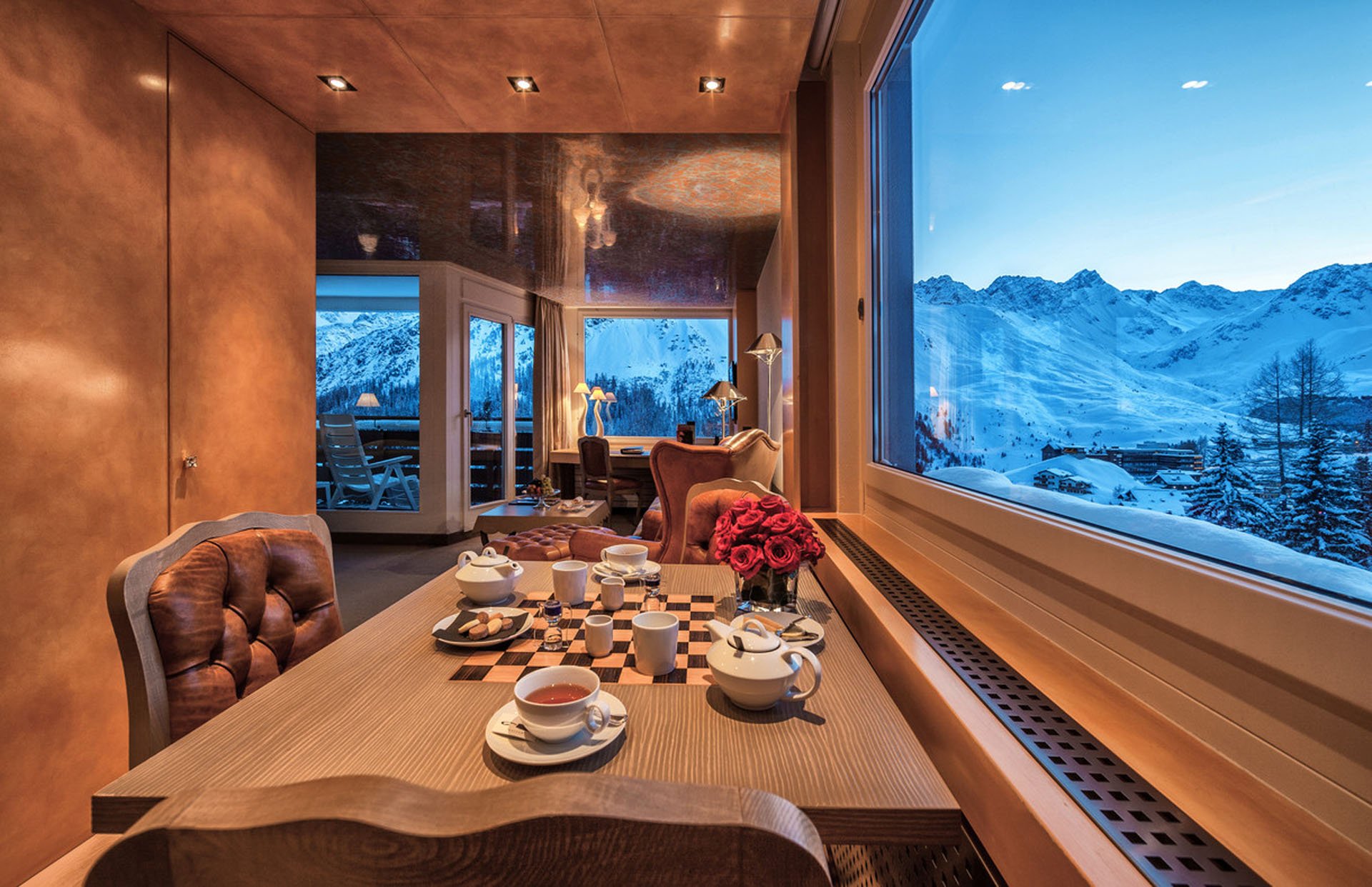 tschuggen-grandhotel-arosa-familienluxusreisen-panorama-Esstisch
