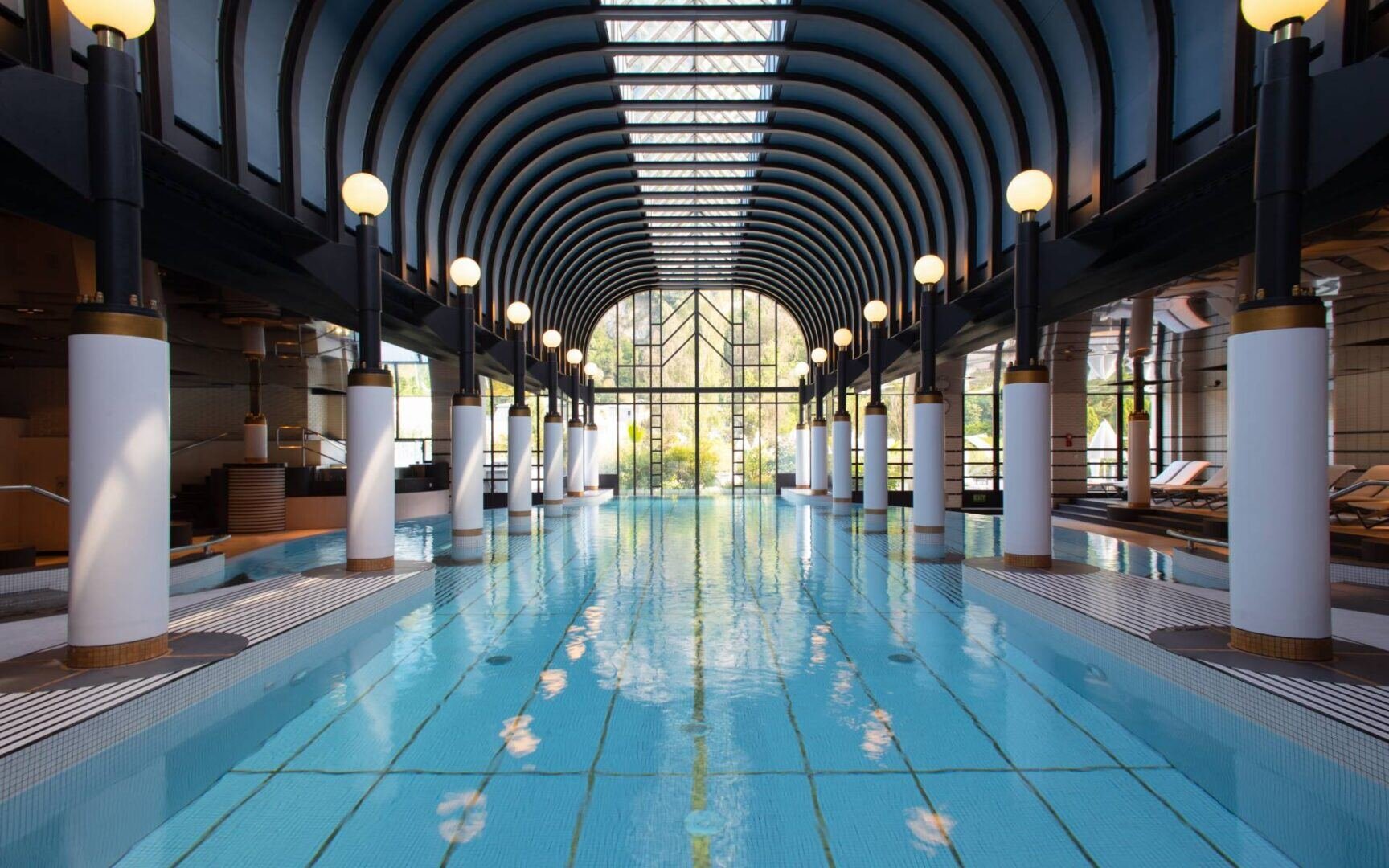 victoria-jungfrau-interlaken-schweiz-familienluxusreisen-pool