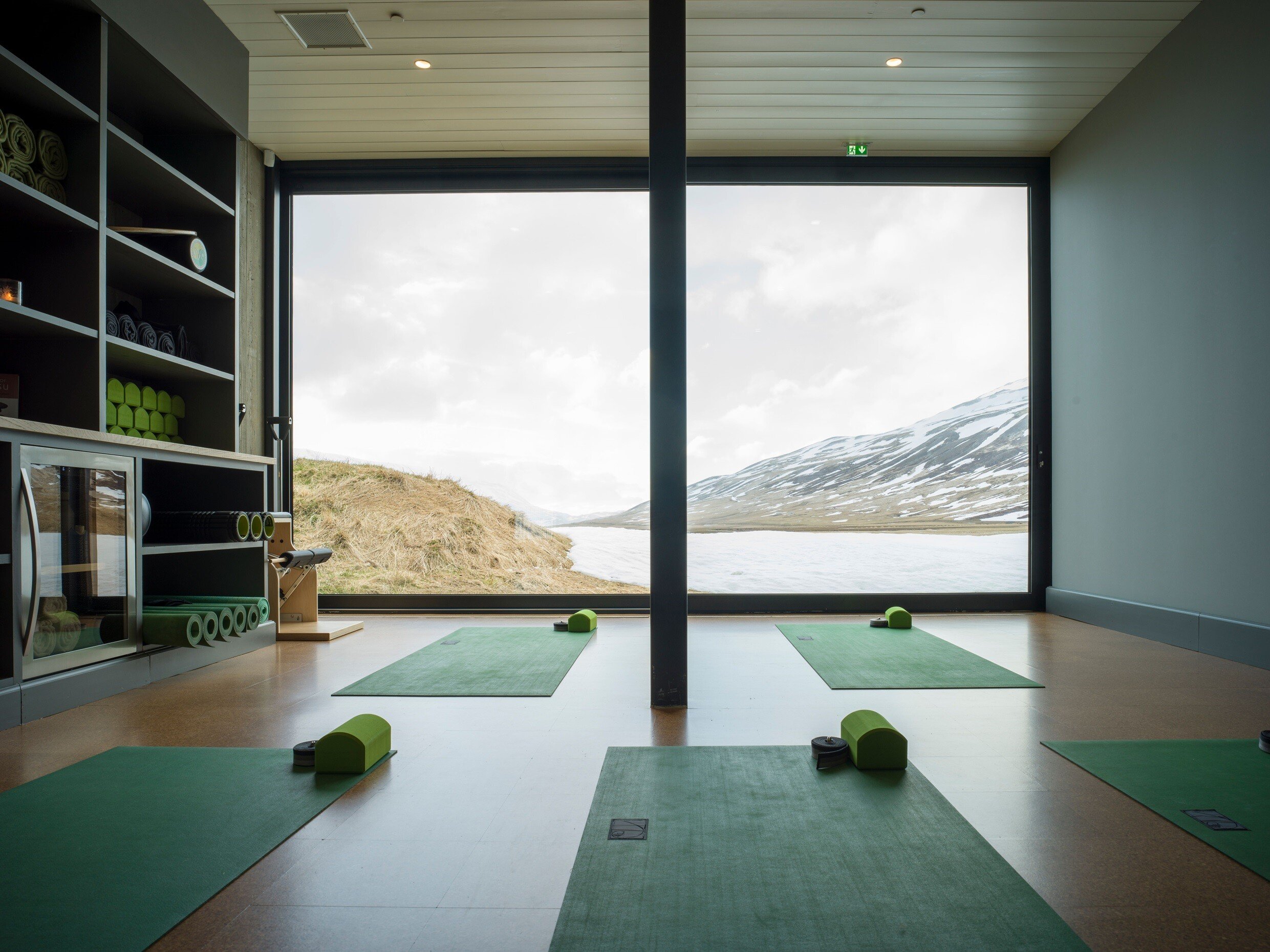 deplar-farm-island-familienluxusreisen-Yogaraum