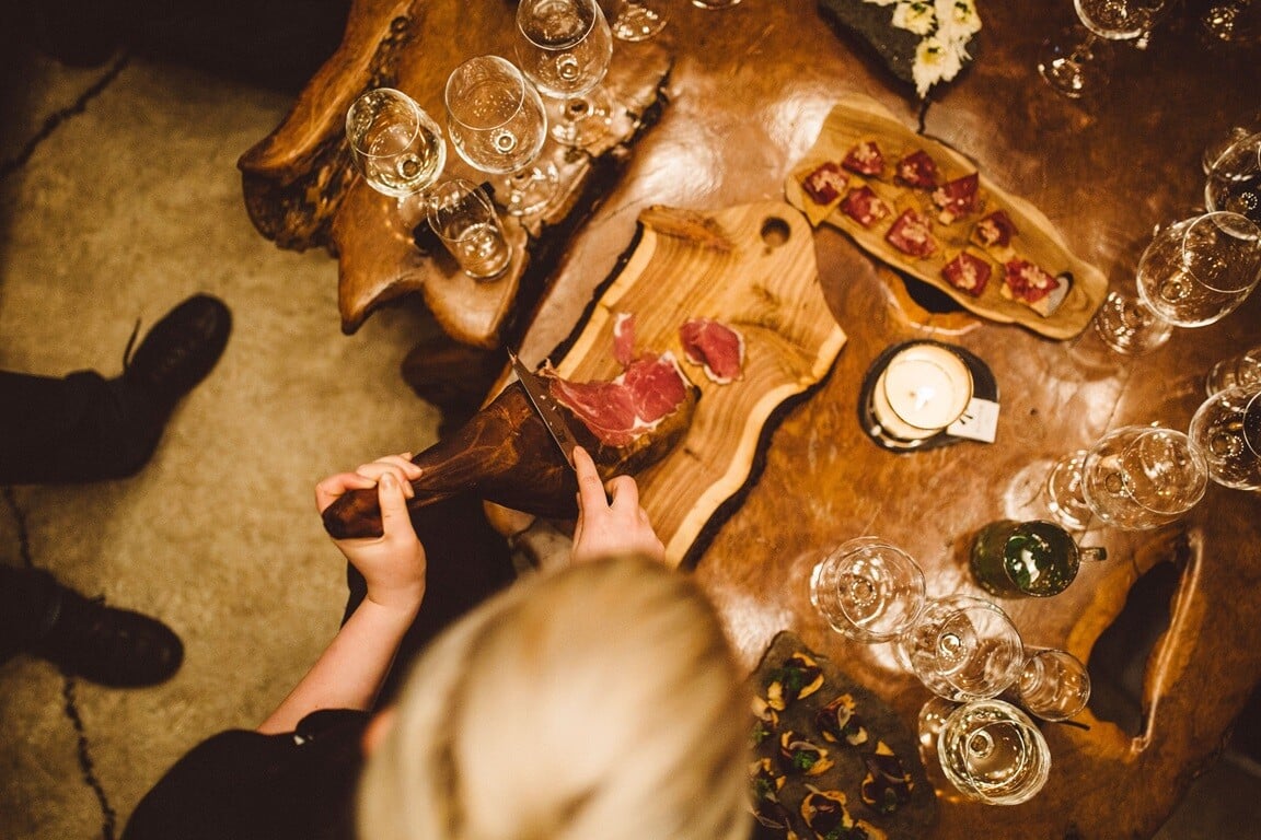 deplar-farm-island-familienluxusreisen-dinner2