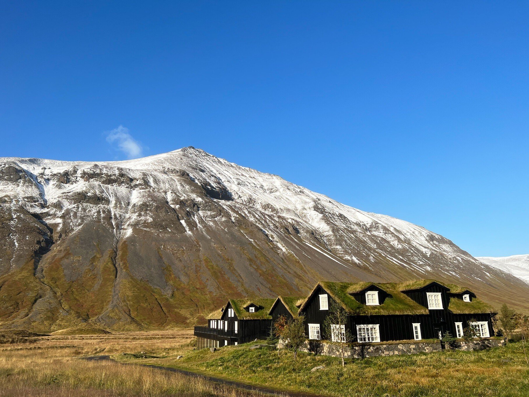 deplar-farm-island-familienluxusreisen-seitenansicht