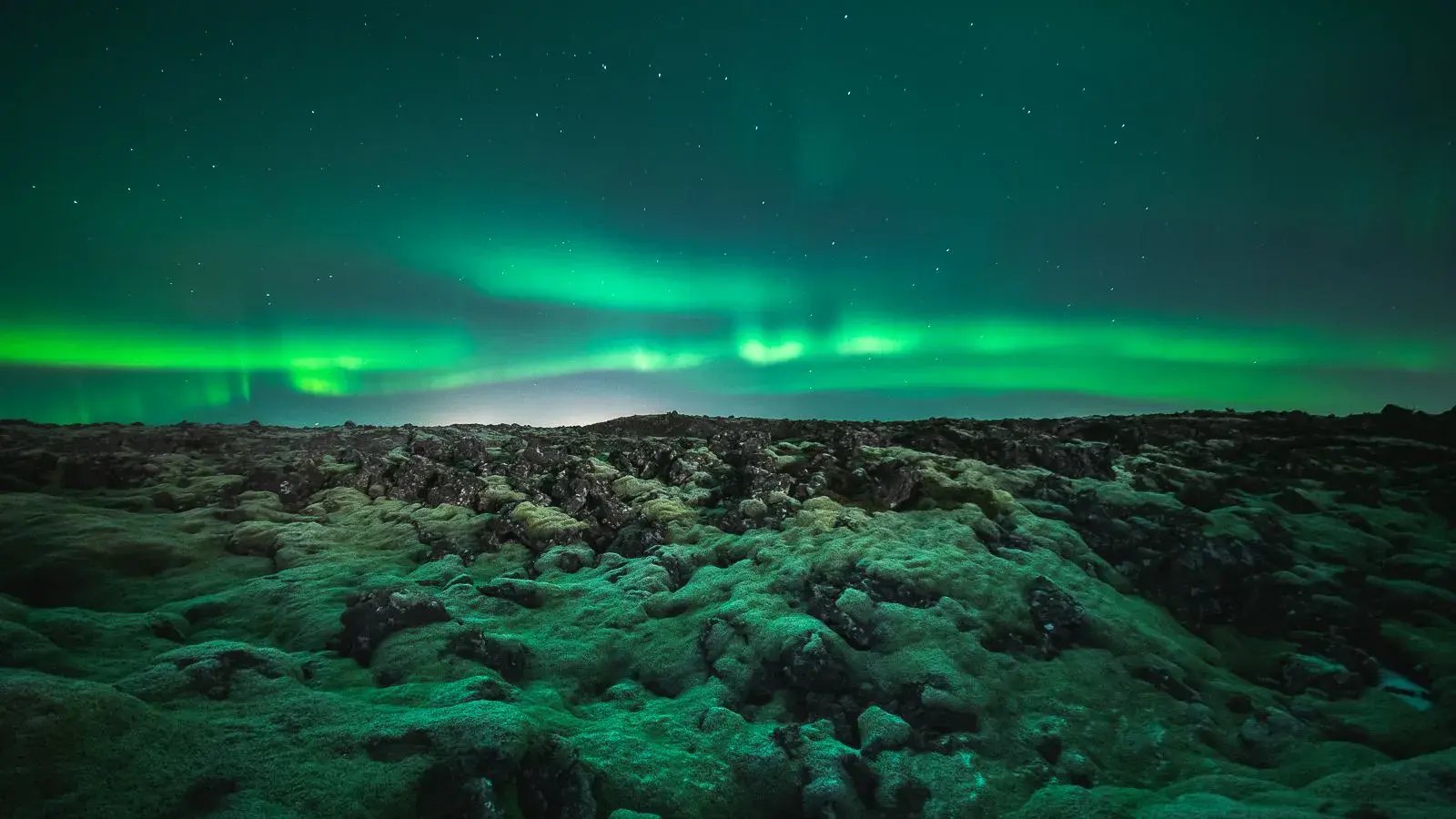 the-retreat-at-blue-lagoon-grindavik-island-polarlichter-exklusiv-kinderfreundlich