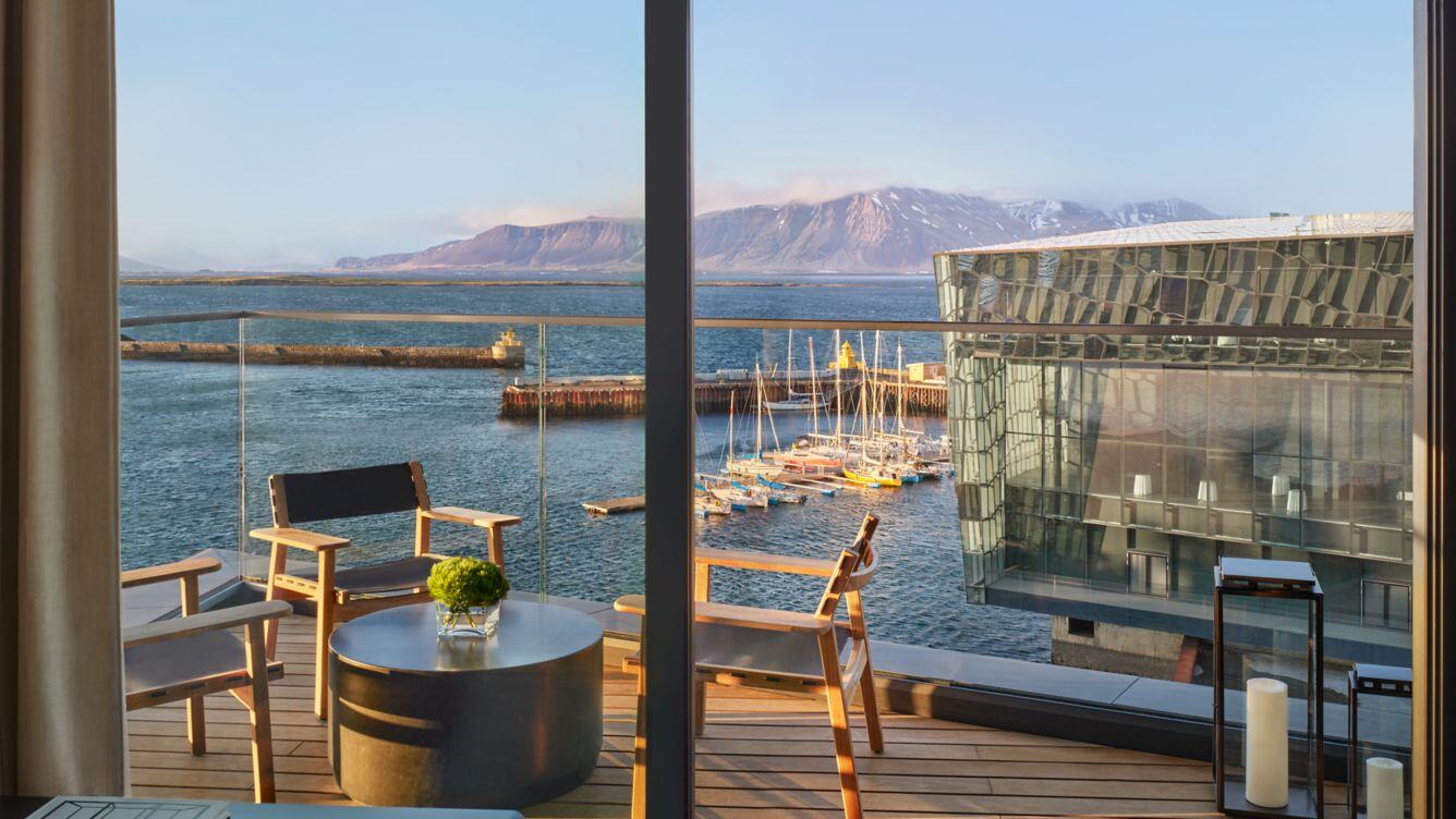 the-reykjavik-edition-island-familienluxusreisen-penthouse-balkon