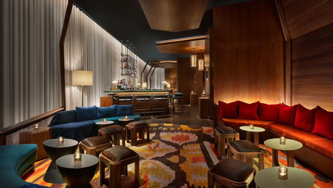 the-reykjavik-edition-island-familienluxusreisen-töltcoctailbar-lounge