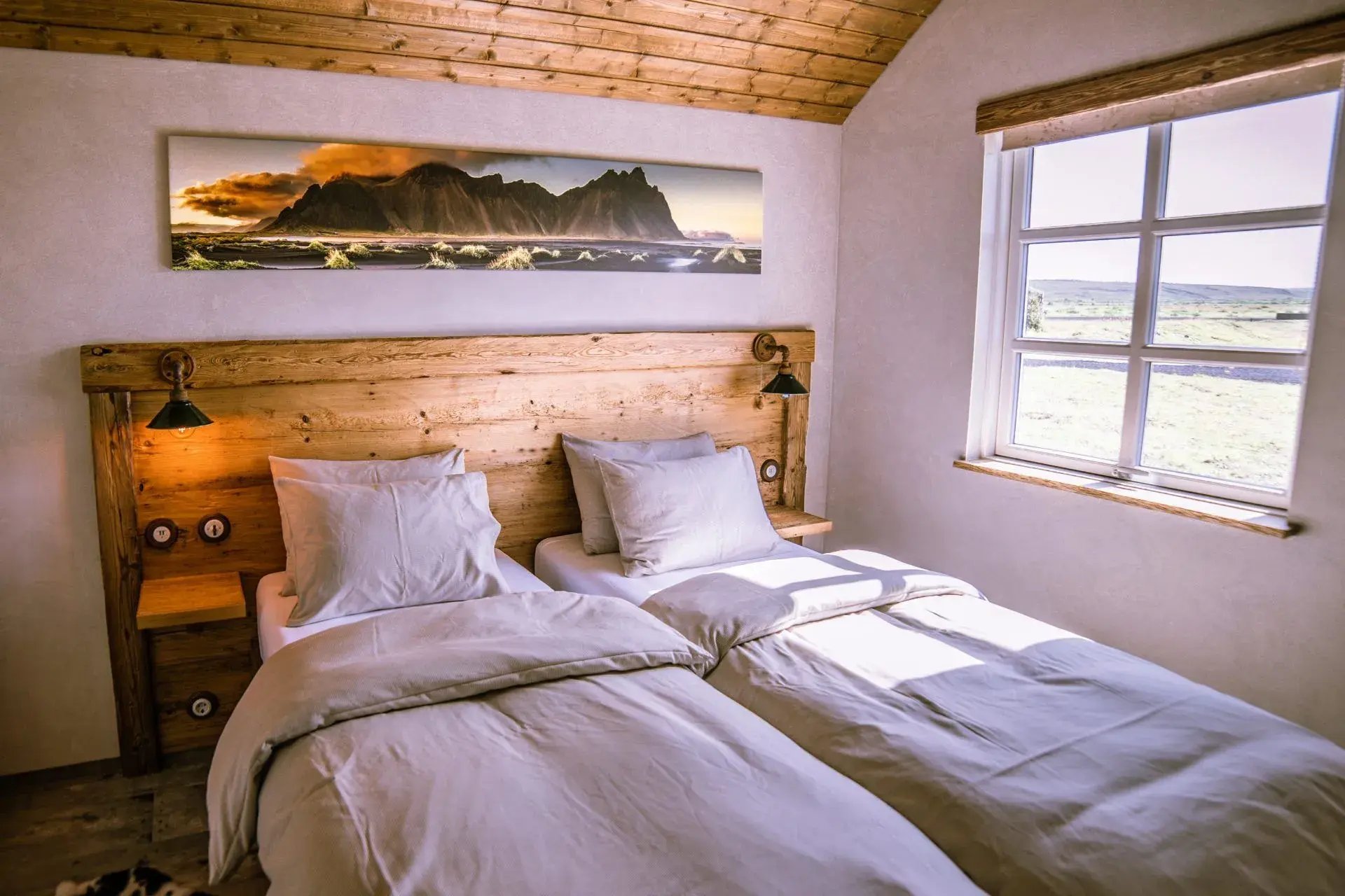 Torfus Schlafzimmer mit Fenster