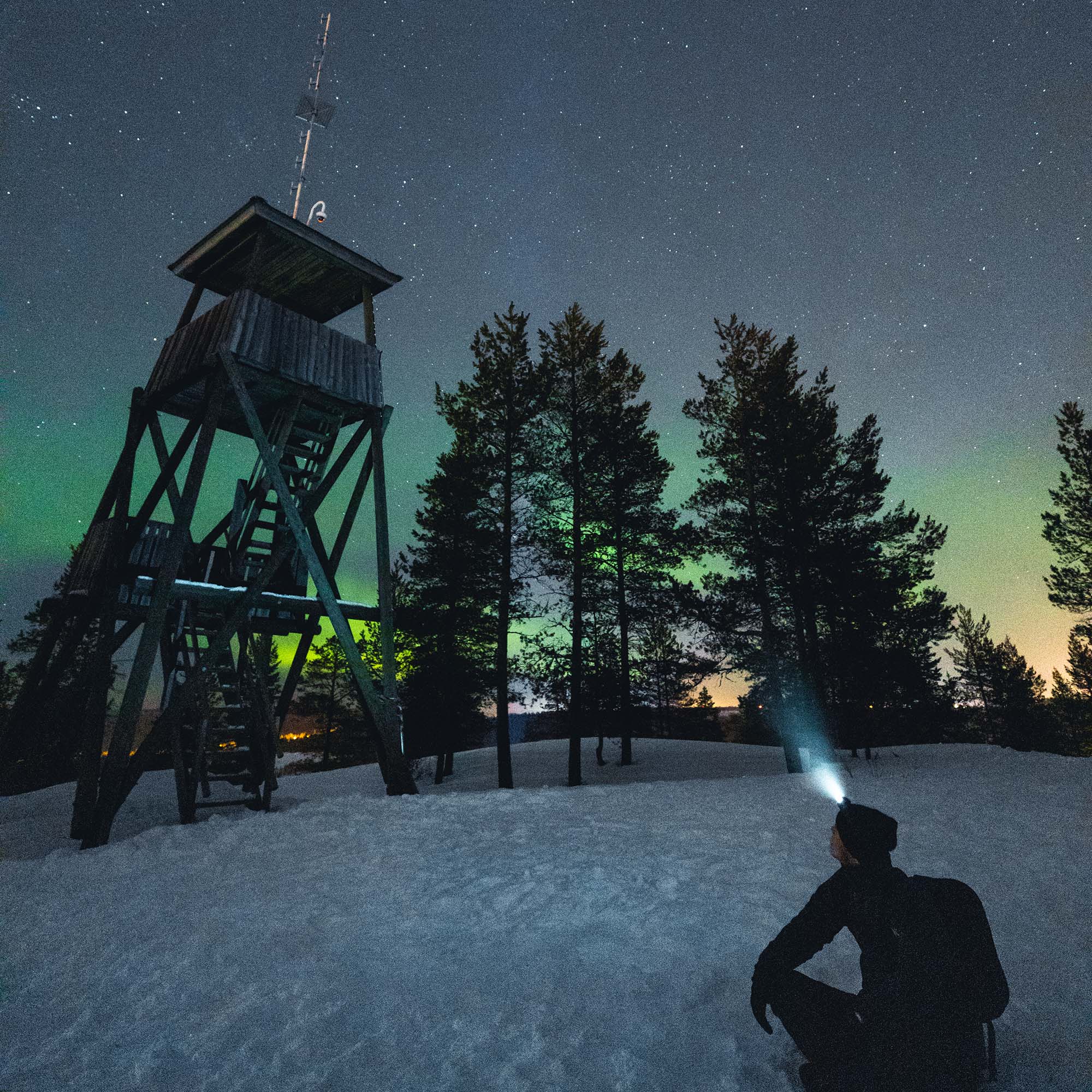 arctic-treehouse-hotel-finnland-familienluxusreise-thefamilyproject-nordlichtjagd