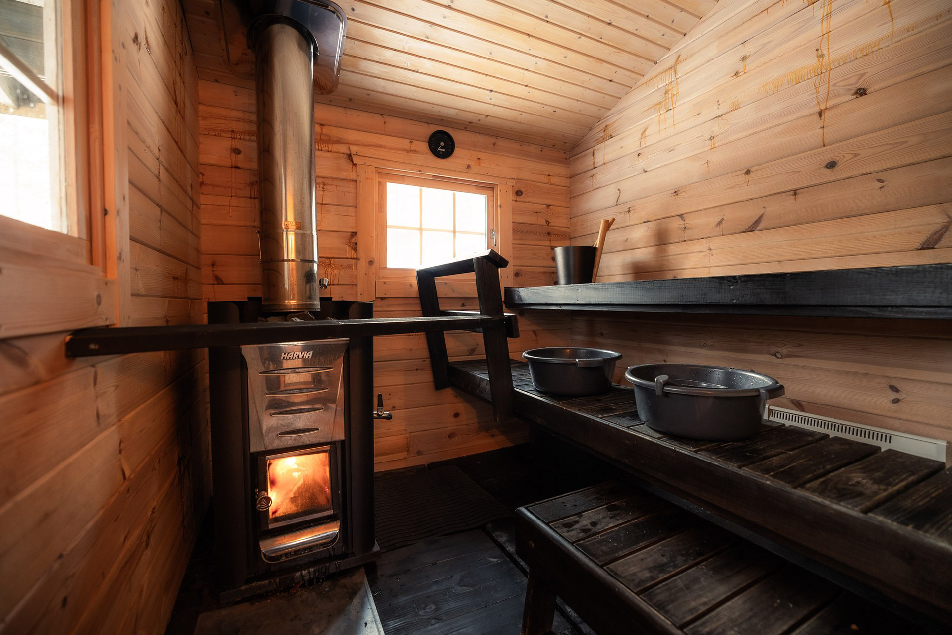 arctic-treehouse-hotel-finnland-familienluxusreise-thefamilyproject-sauna