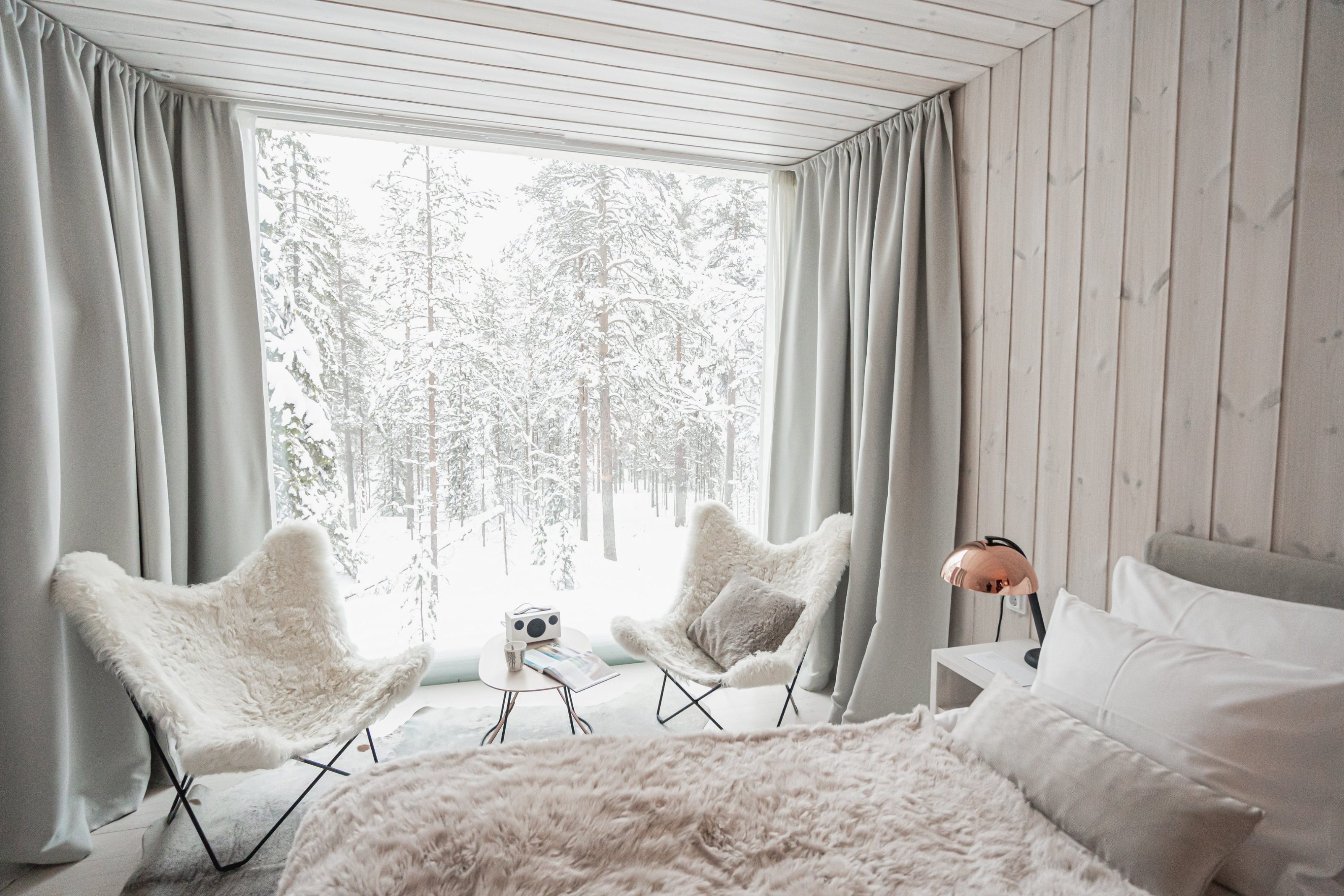 arctic-treehouse-hotel-finnland-familienluxusreise-thefamilyproject-suite-schlafzimmer
