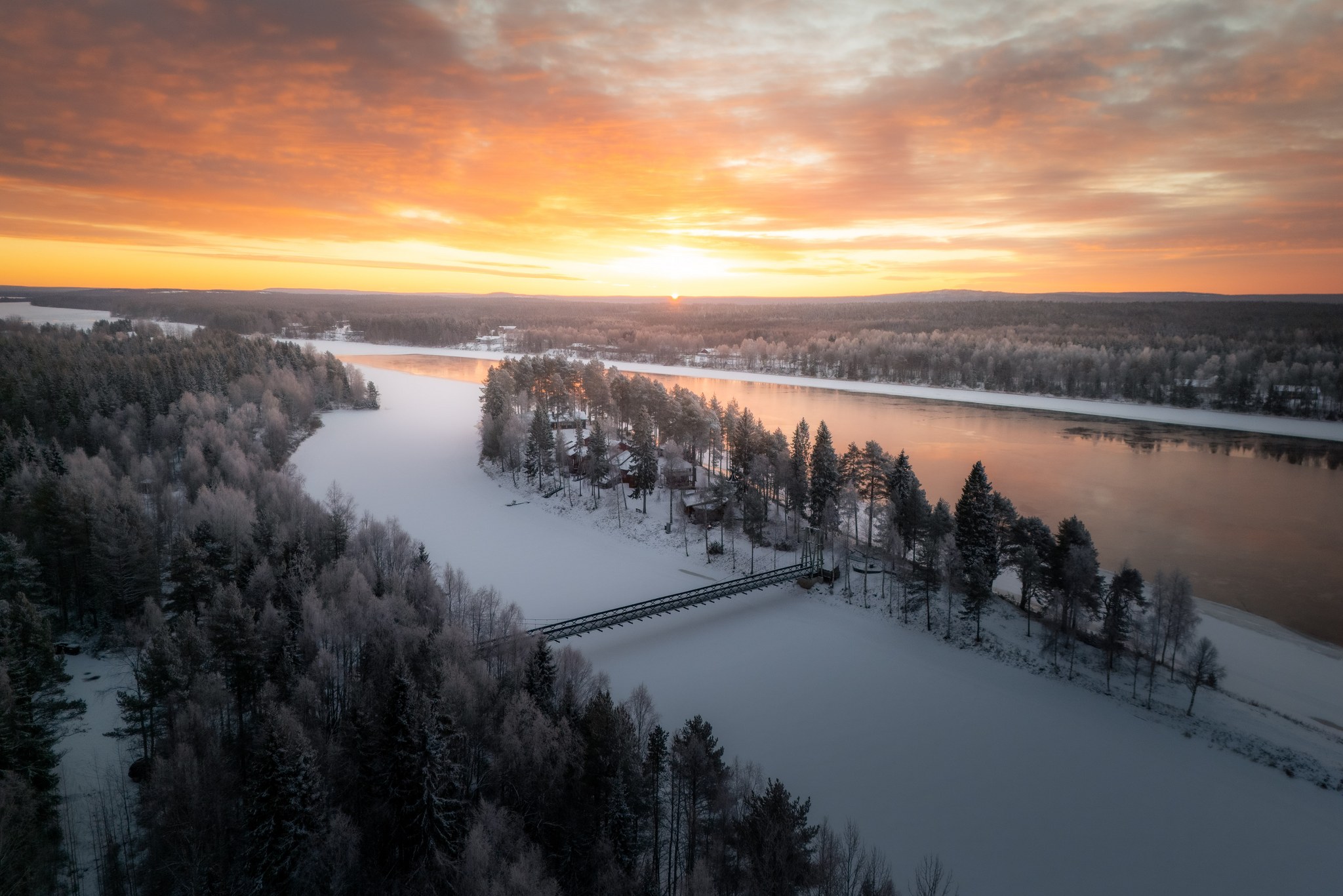 arctic-treehouse-hotel-finnland-familienluxusreise-thefamilyproject-umgebung