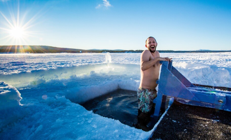 icehotel-jukkasjärvi-schweden-familienluxusreisen-icebathing