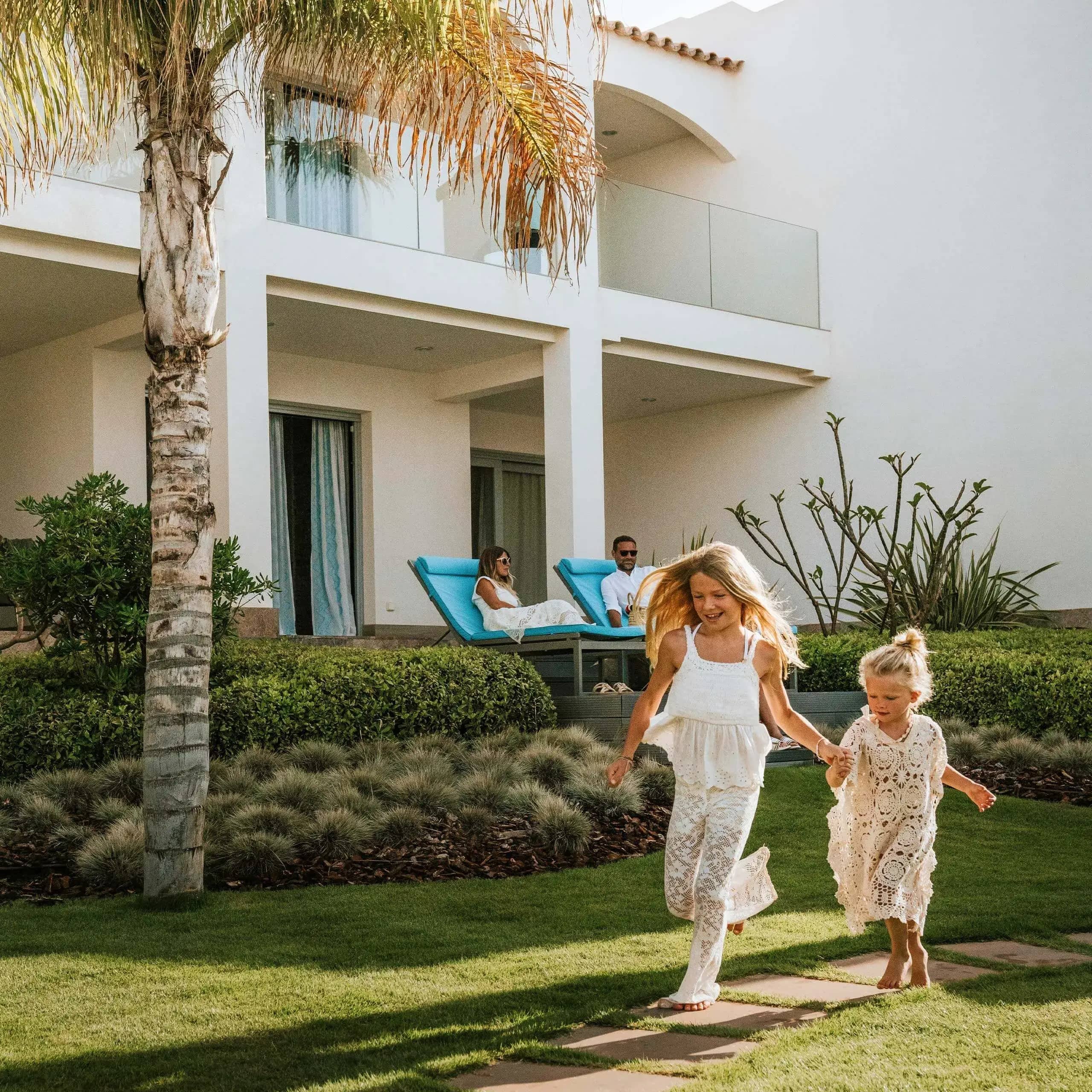 Familie im 7Pines Ibiza