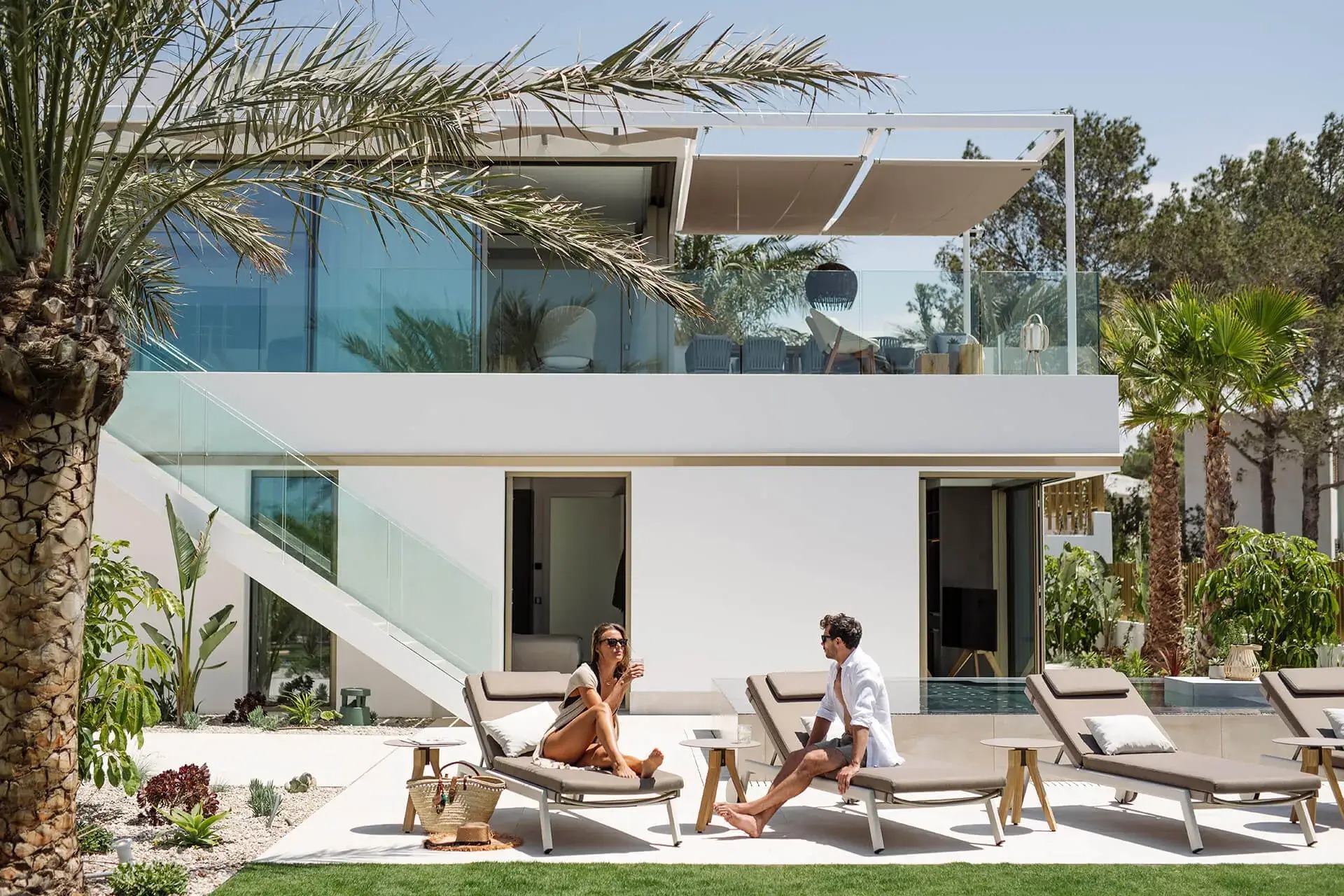 Garten einer Villa im 7Pines Ibiza