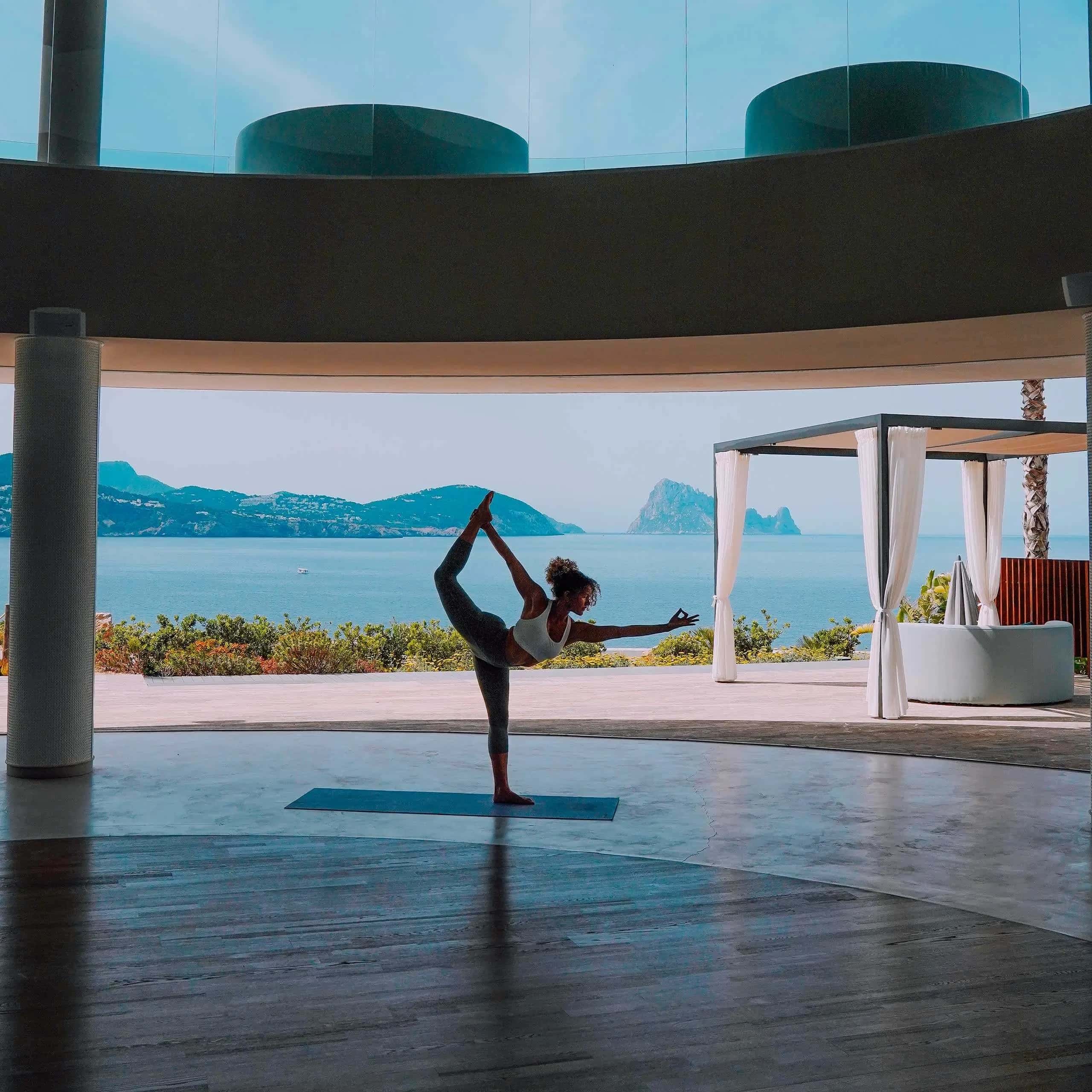 Yoga im 7Pines Ibiza