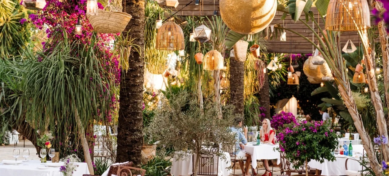 Hängende Deko im Atzaro