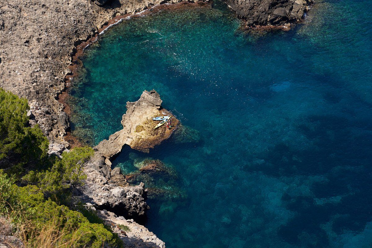 Jumeirah Port Soller Hotel & Spa Familienluxusreisen TheFamilyProject Klippen