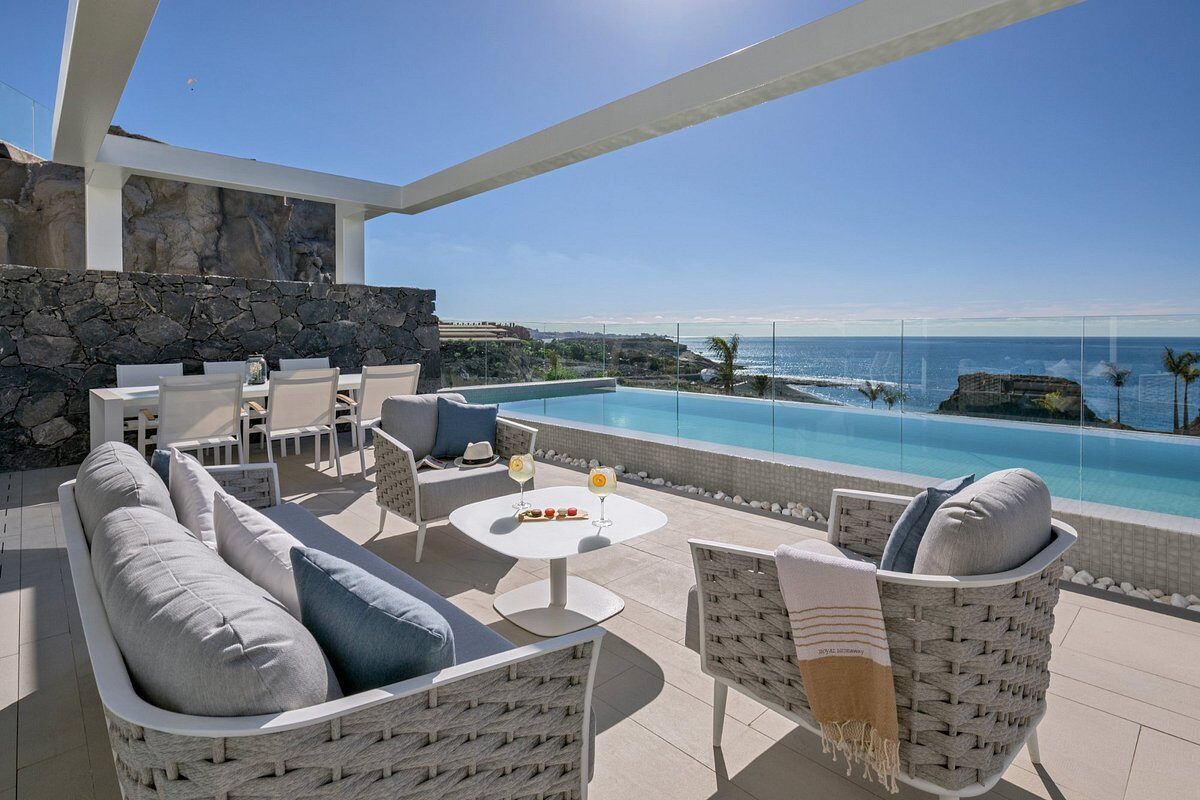 Royal Hideaway Corales Suites Hotel Familienluxusreisen TheFamilyProject Poollounge