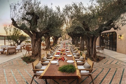 six senses ibiza spanien restaurant aussenbereich exklusiv luxus urlaub kinder the family project