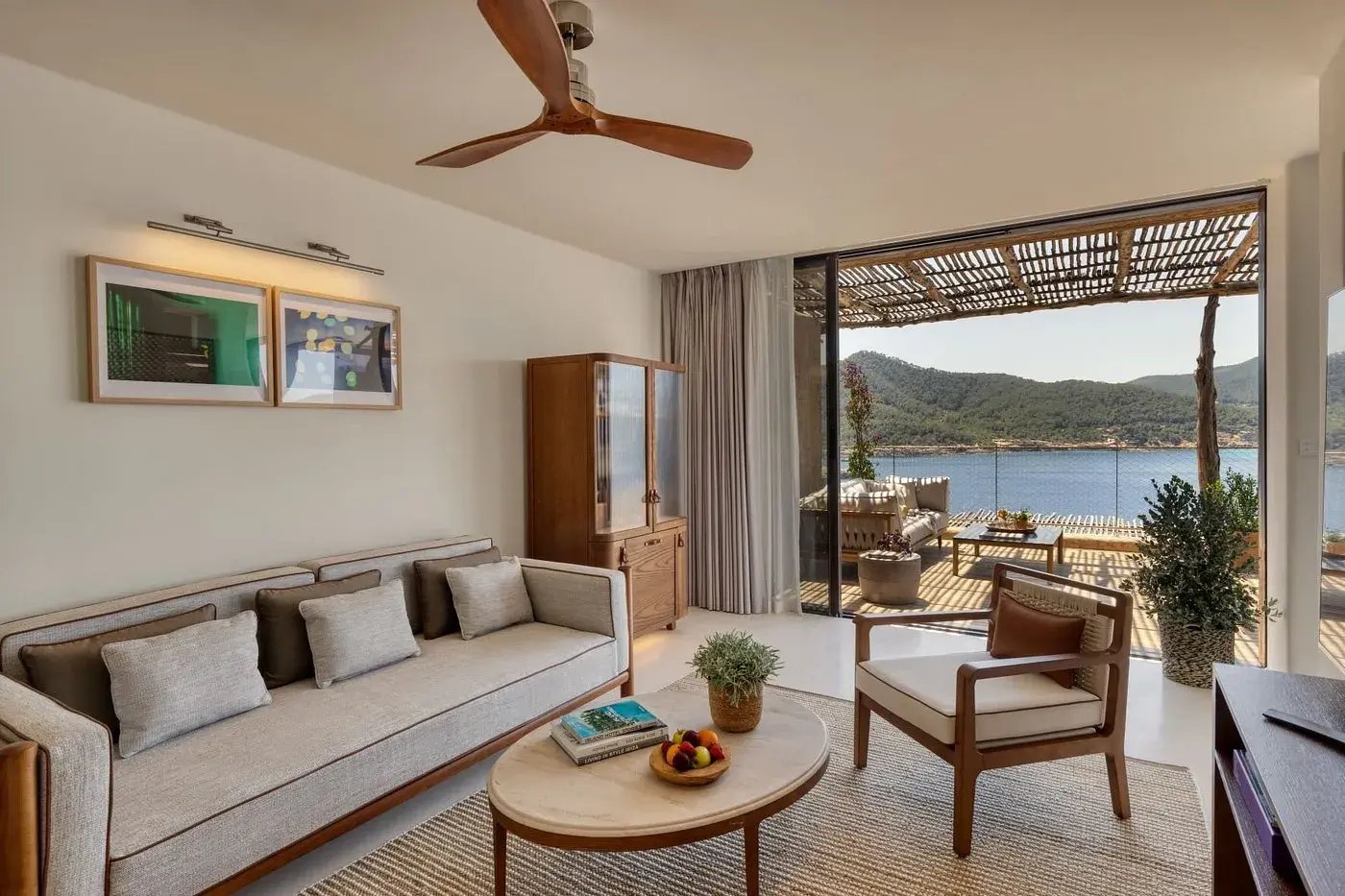 six senses ibiza spanien wohnzimmer meerblick terrasse luxus urlaub kinder the family project