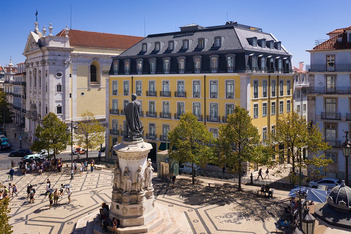 bairro-alto-hotel-lissabon-familienluxusreisen-thefamilyproject-plaza