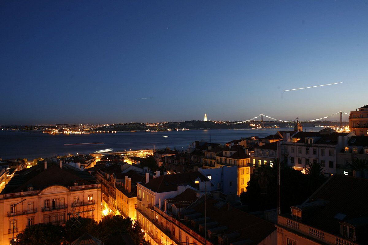 bairro-alto-hotel-lissabon-familienluxusreisen-thefamilyproject-rooftop