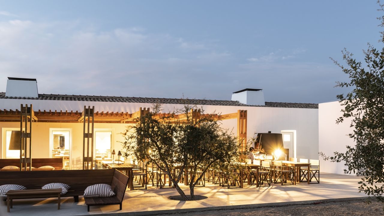 craveiral-farmhouse-portugal-familienluxusreisen-thefamilyproject-aussenansicht
