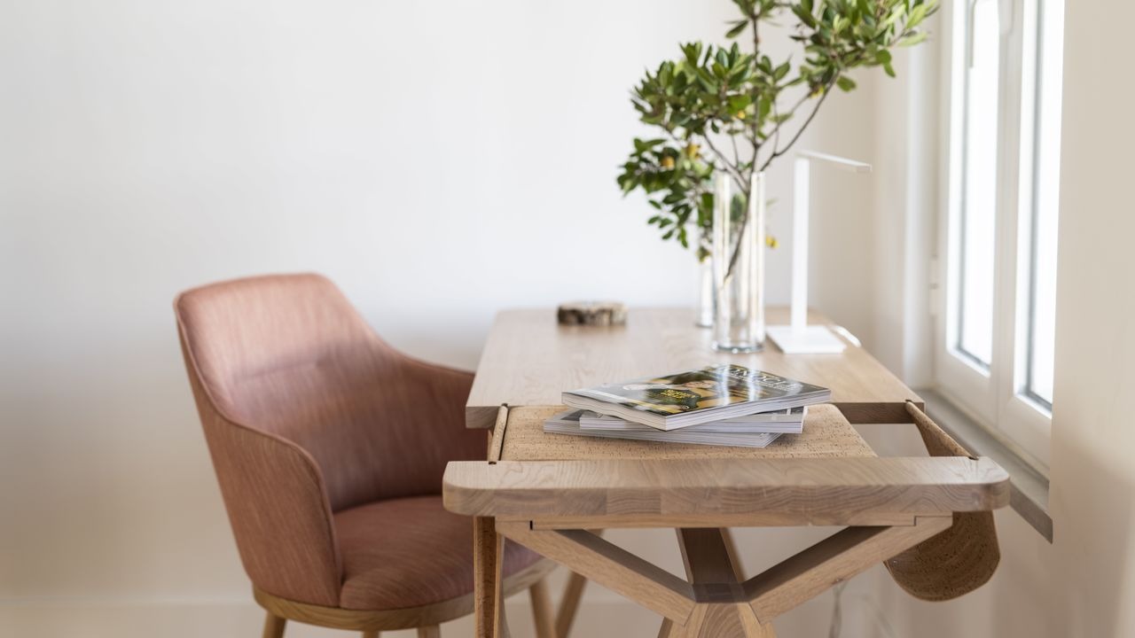 craveiral-farmhouse-portugal-familienluxusreisen-thefamilyproject-gaesteunterkunft-schreibtisch