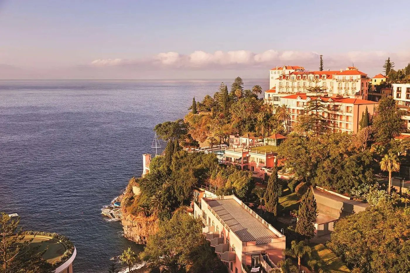 Hotelbau mit Blick aufs Meer