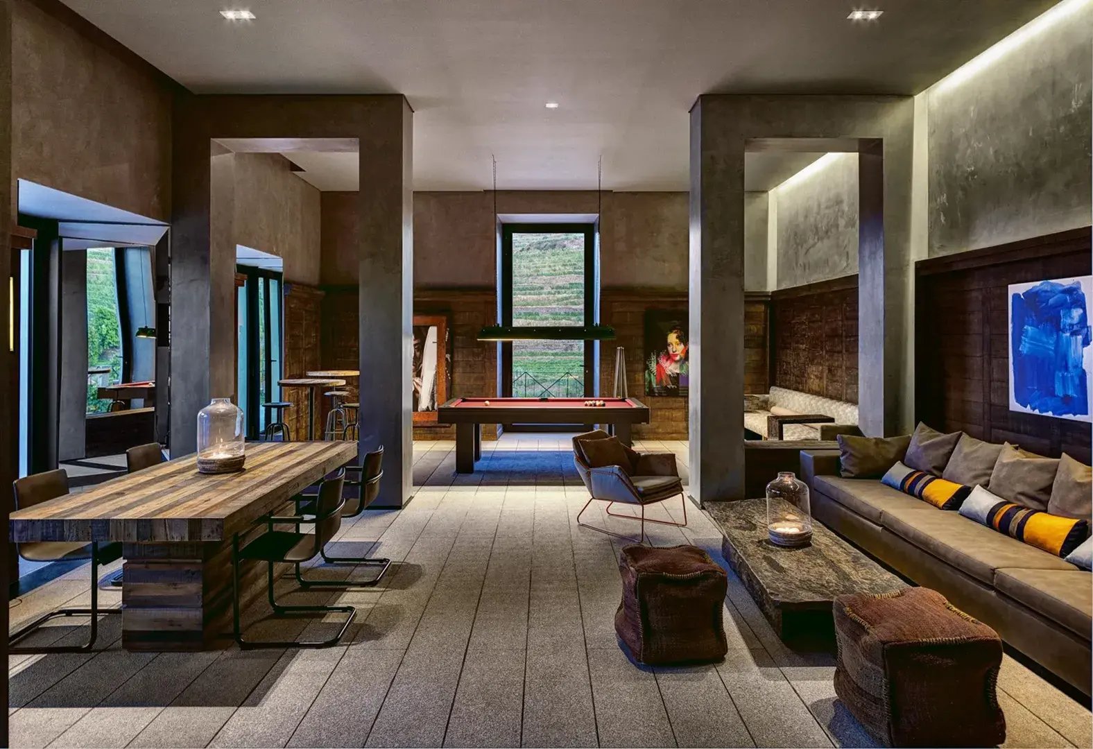 Bar, Lounge mit Billiardtisch