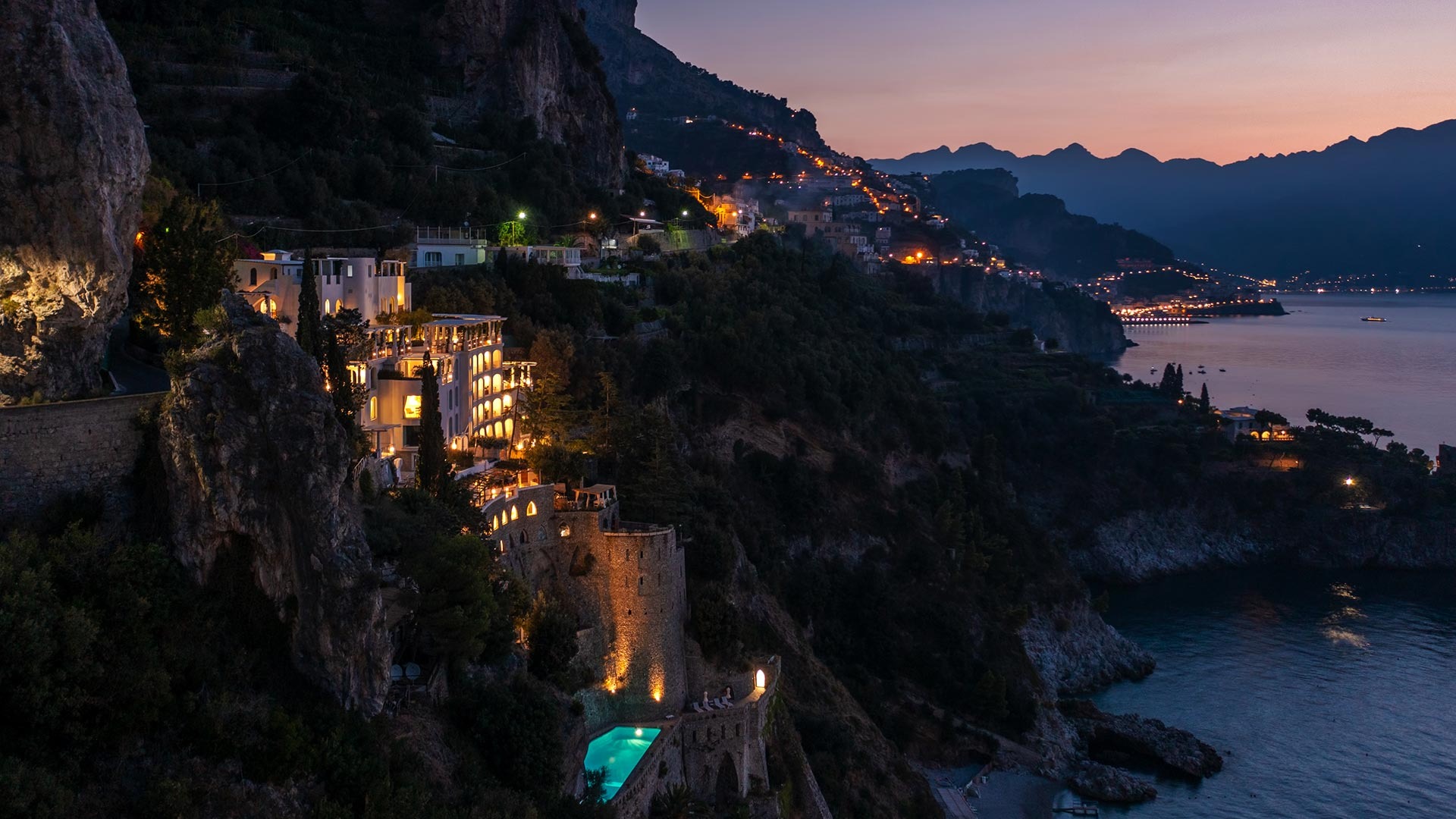 borgo-santandrea-italien-familienluxusreisen-thefamilyproject-klippe