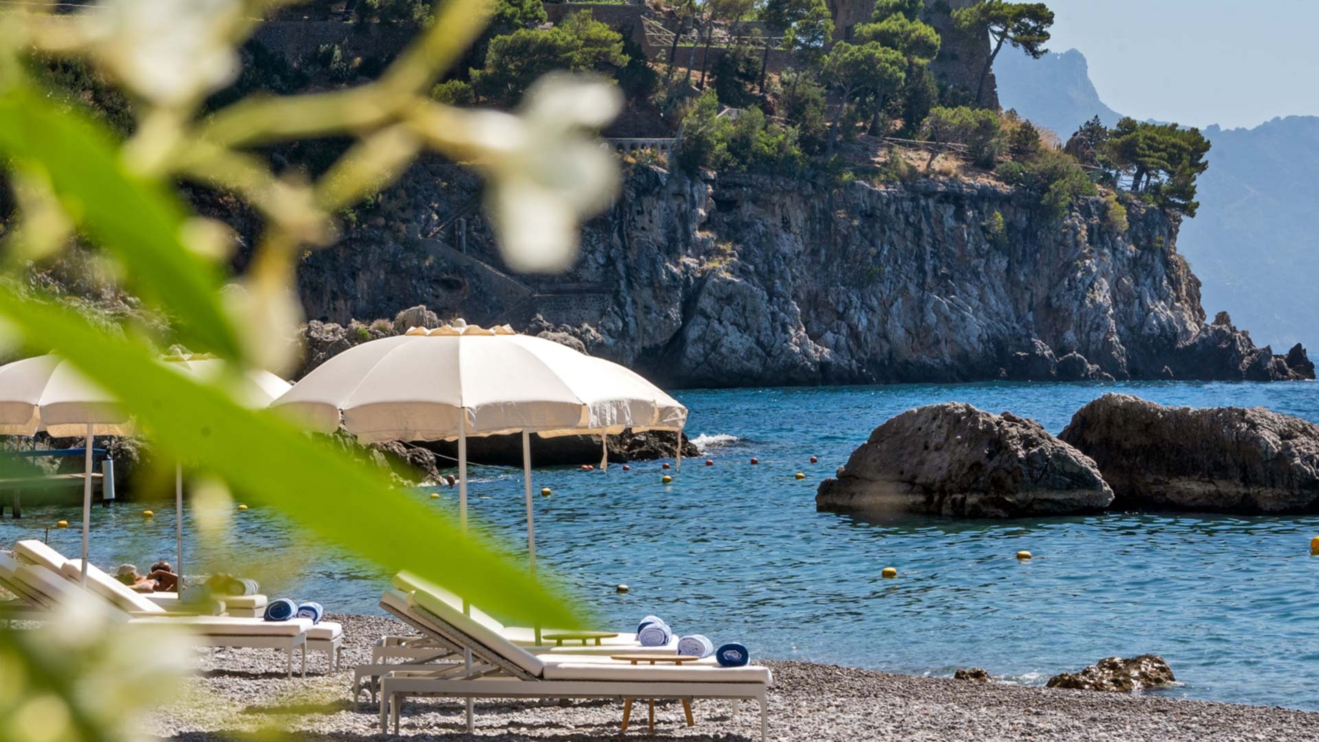 borgo-santandrea-italien-familienluxusreisen-thefamilyproject-sunbed