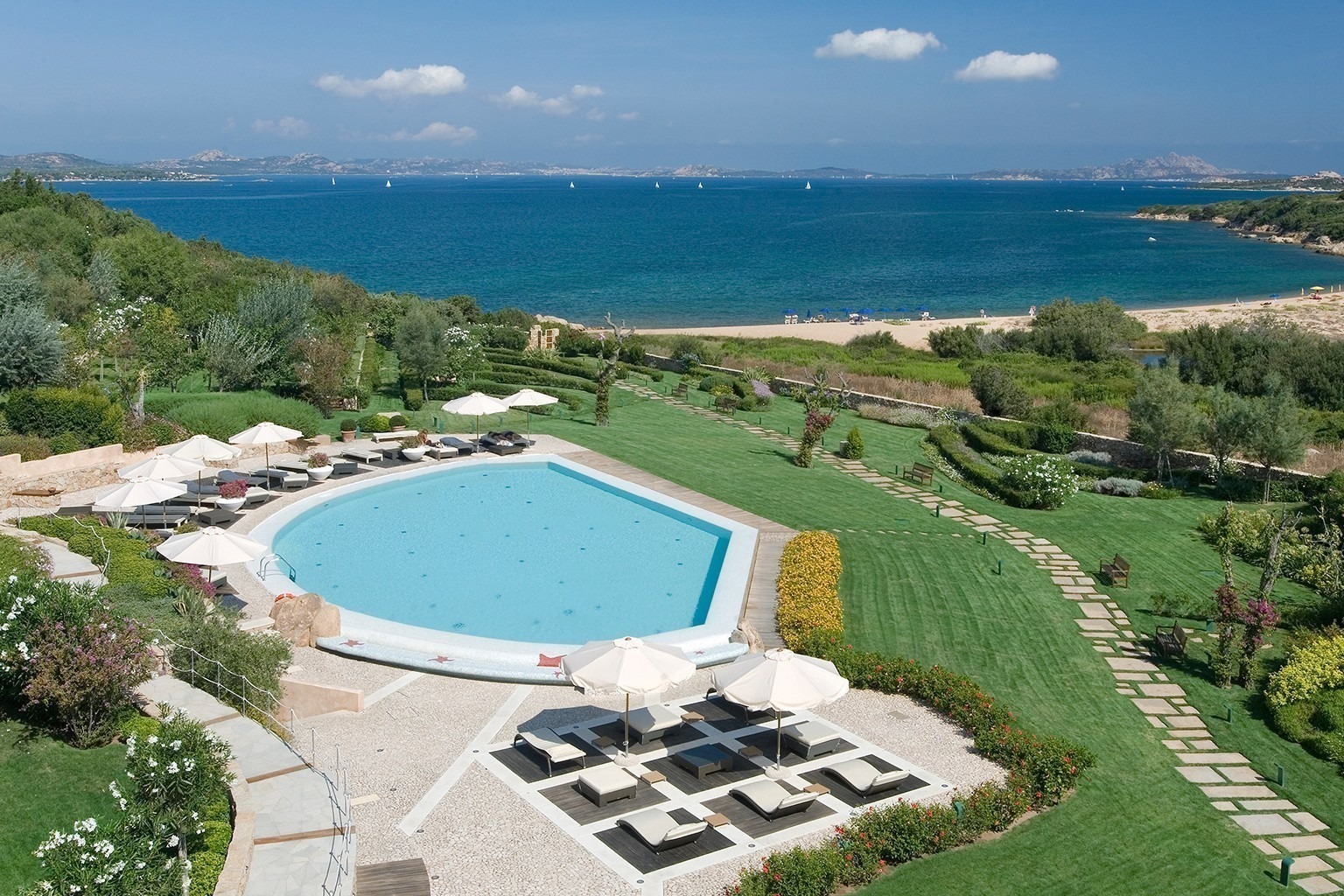 lea-bianca-italien-familienluxusreise-thefamilyproject-pool