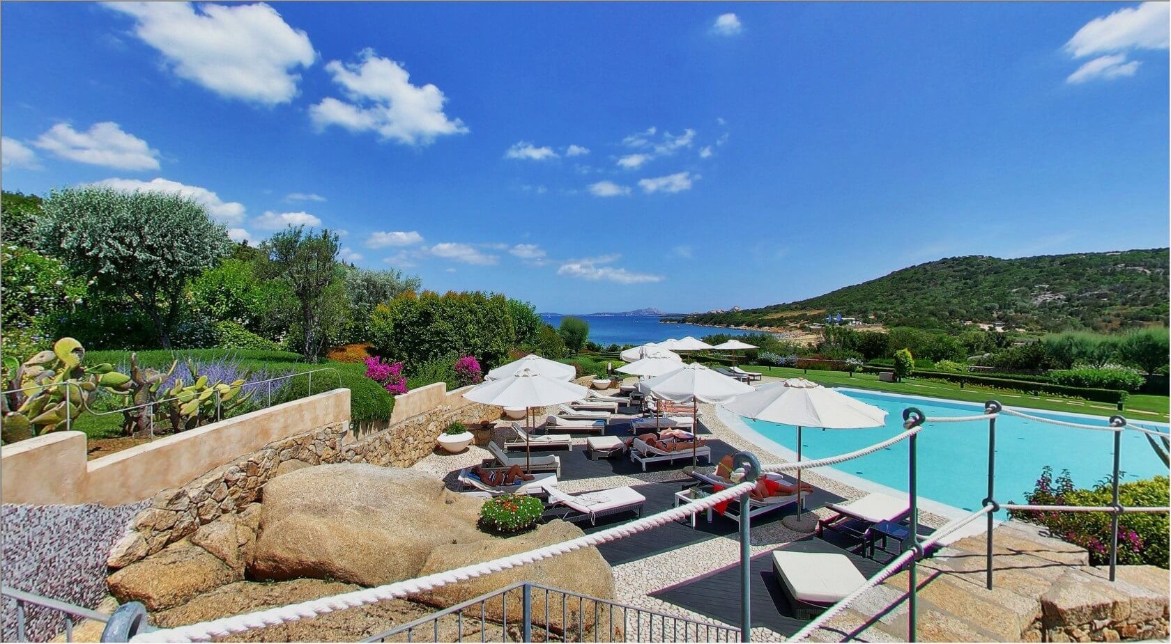 lea-bianca-luxury-resort-familienluxusreisen-thefamilyproject-poolaussicht